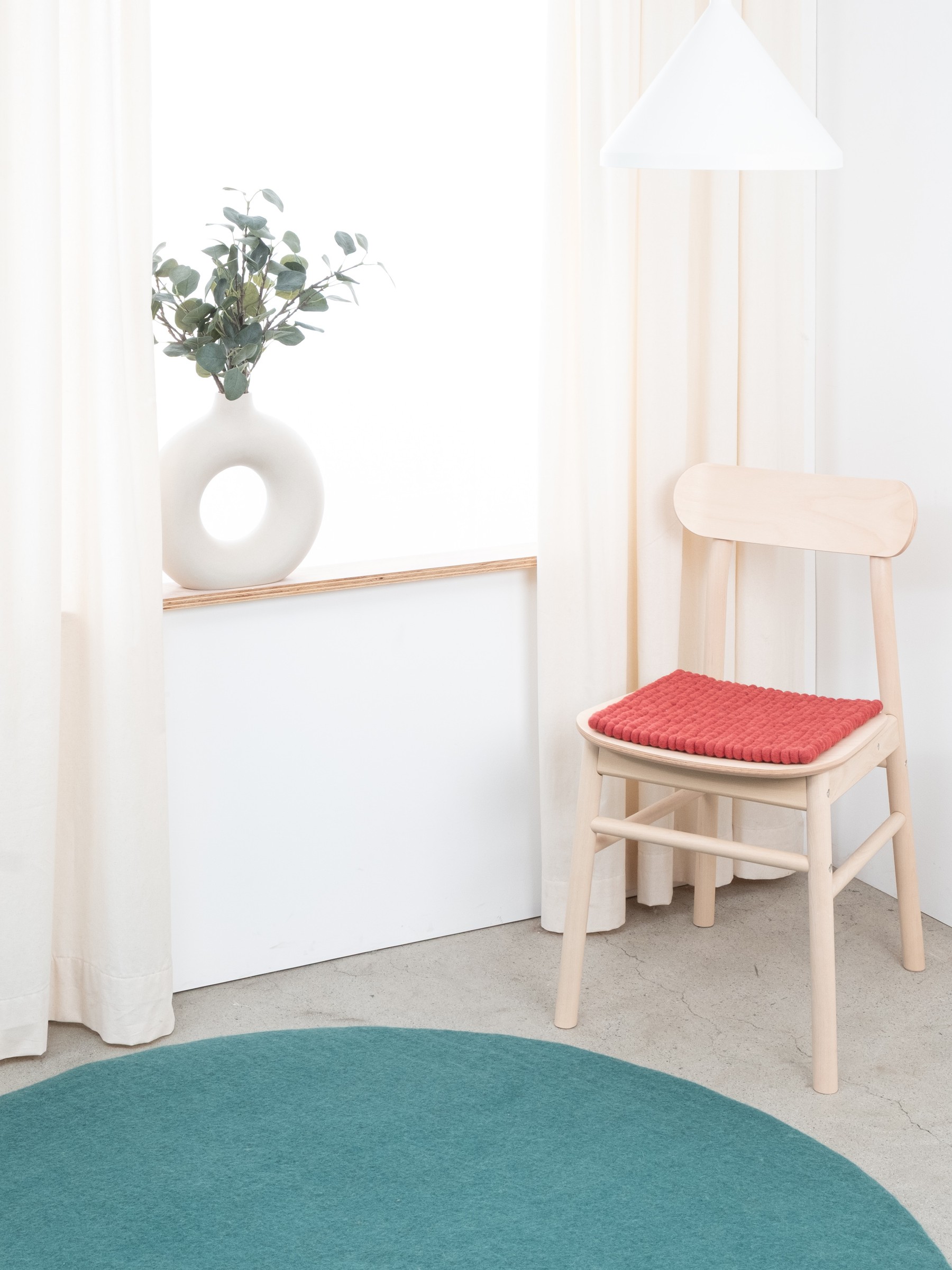 myfelt Kaja Filzkugel-Sitzauflage Weinrot 36 x 36 cm
