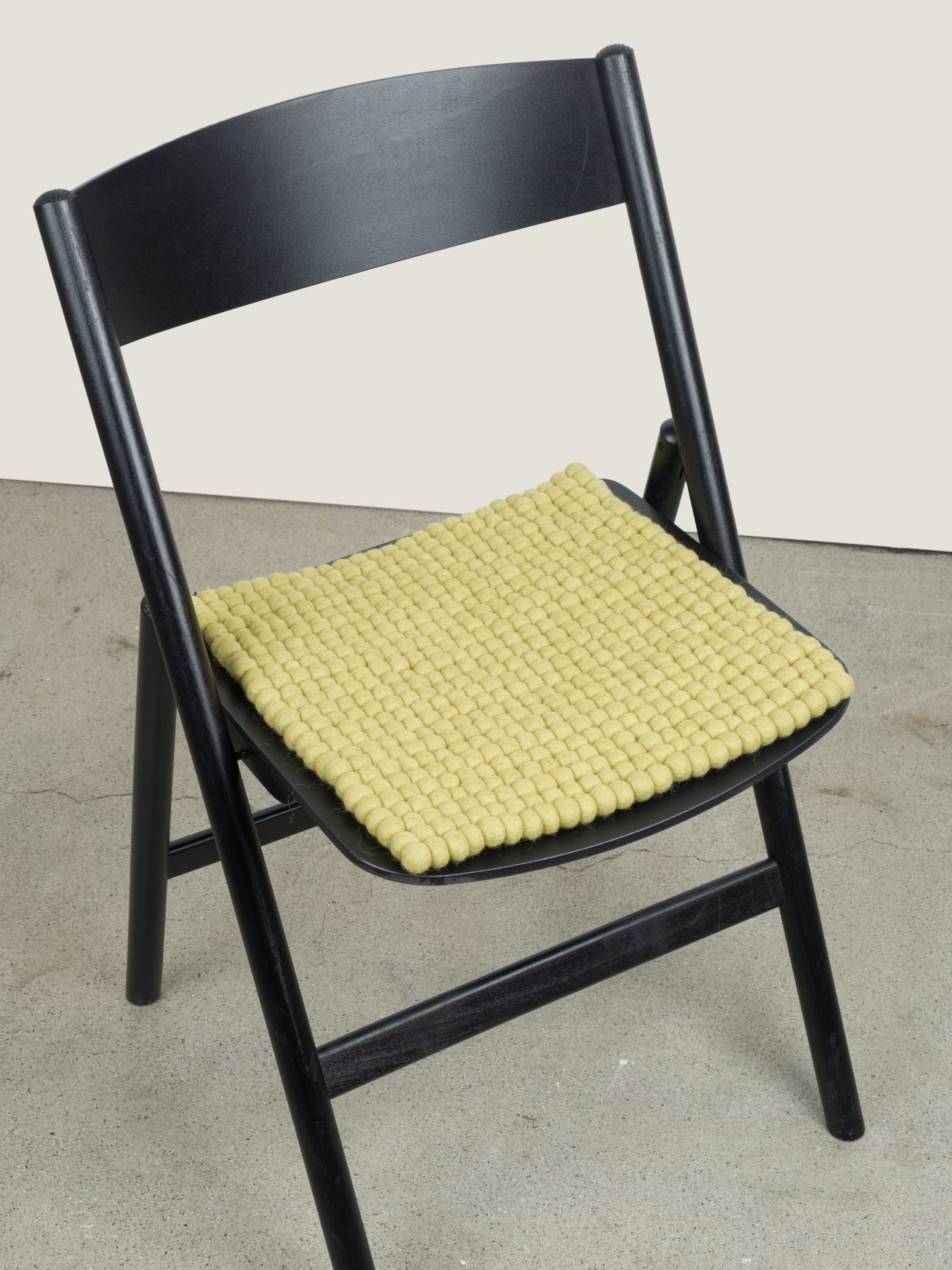 myfelt Pitt - Filzkugel Sitzauflage quadratisch