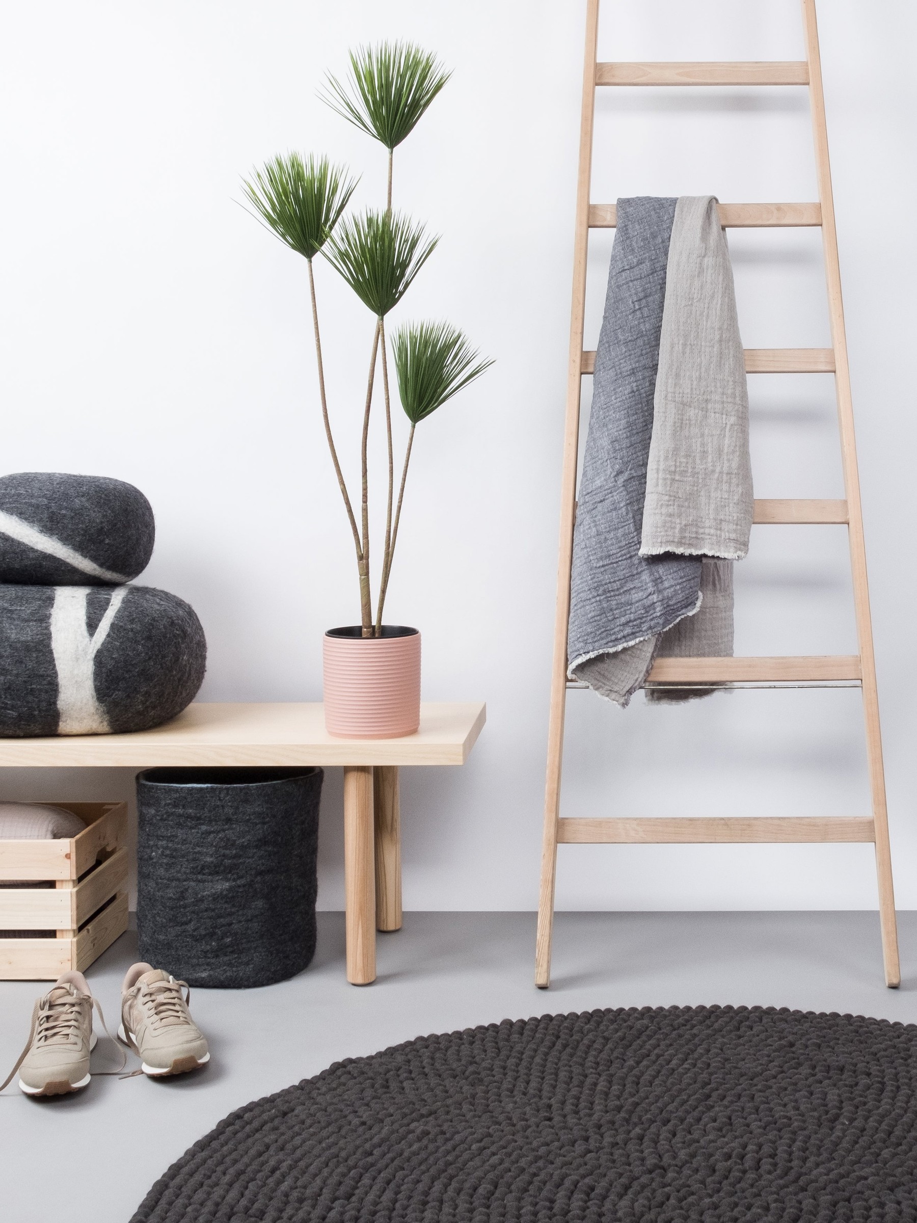 myfelt Kuno Filzkugelteppich Anthrazit rund Ø 50 cm