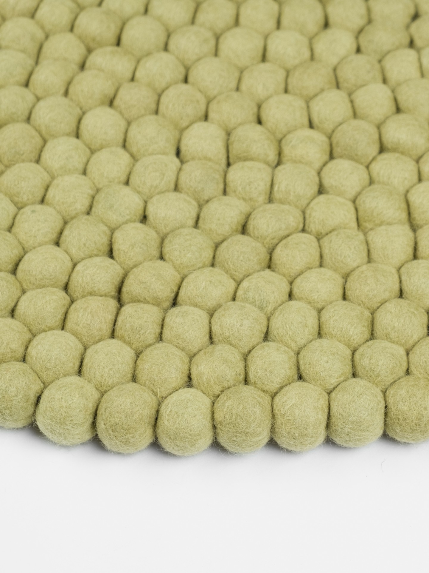 myfelt Pitt Filzkugelteppich Hellgrün rund Ø 50 cm
