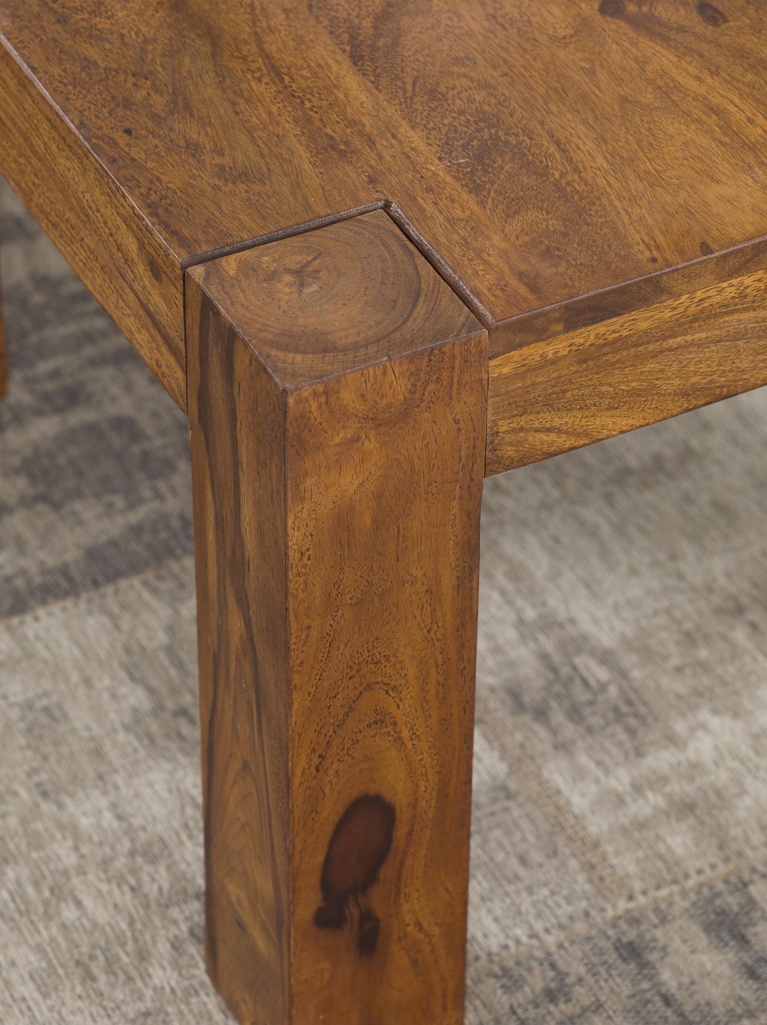 Couchtisch Aukra Massivholz Dunkelbraun 60 × 60 cm