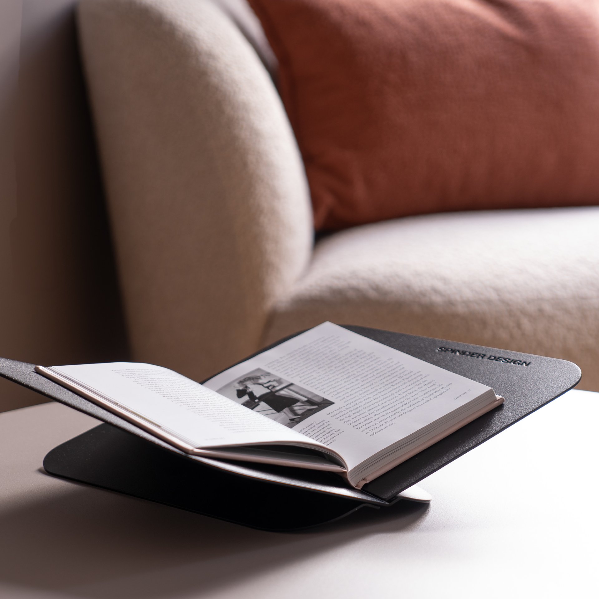 Spinder Design Bücherregal Atalanta Schwarz