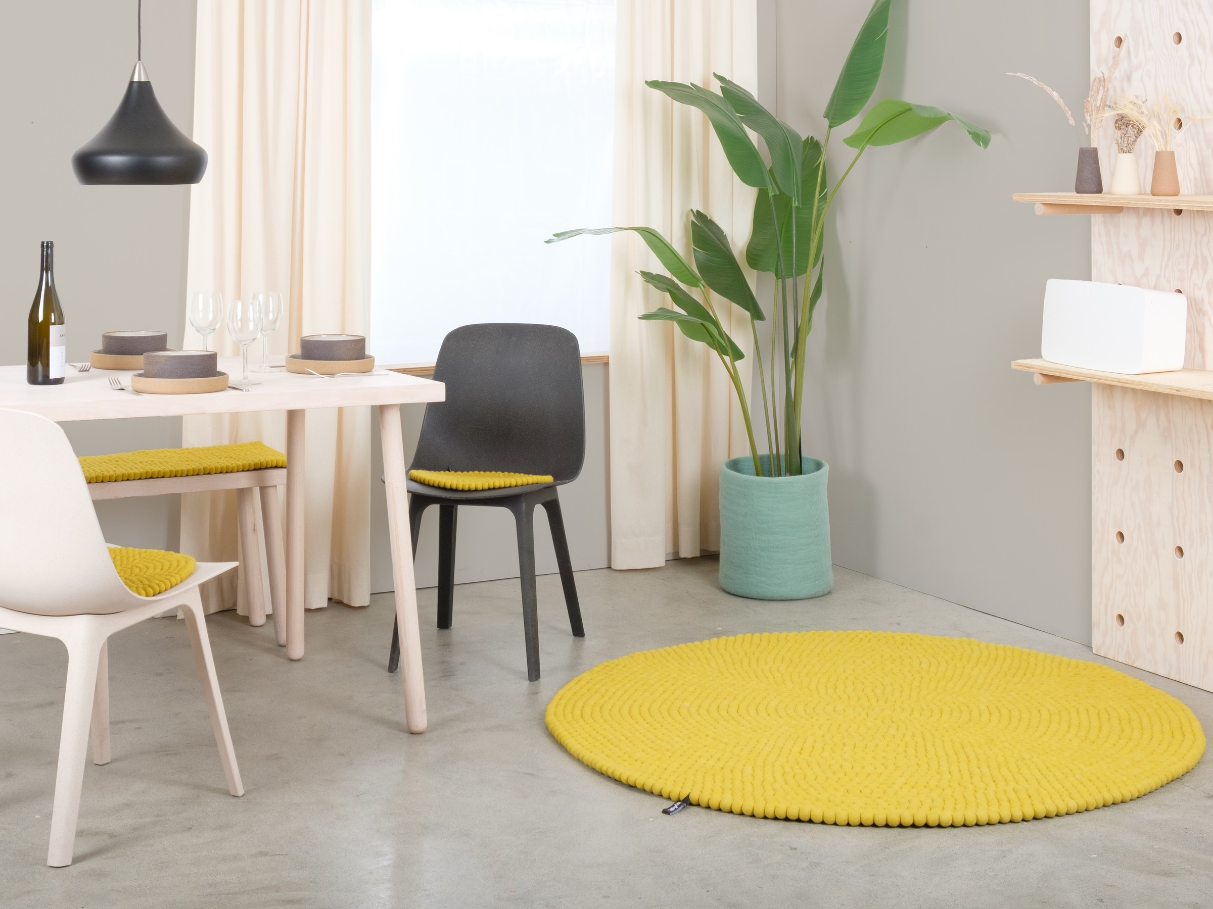 myfelt Kata Filzkugelteppich Gelbgrün rund Ø 50 cm