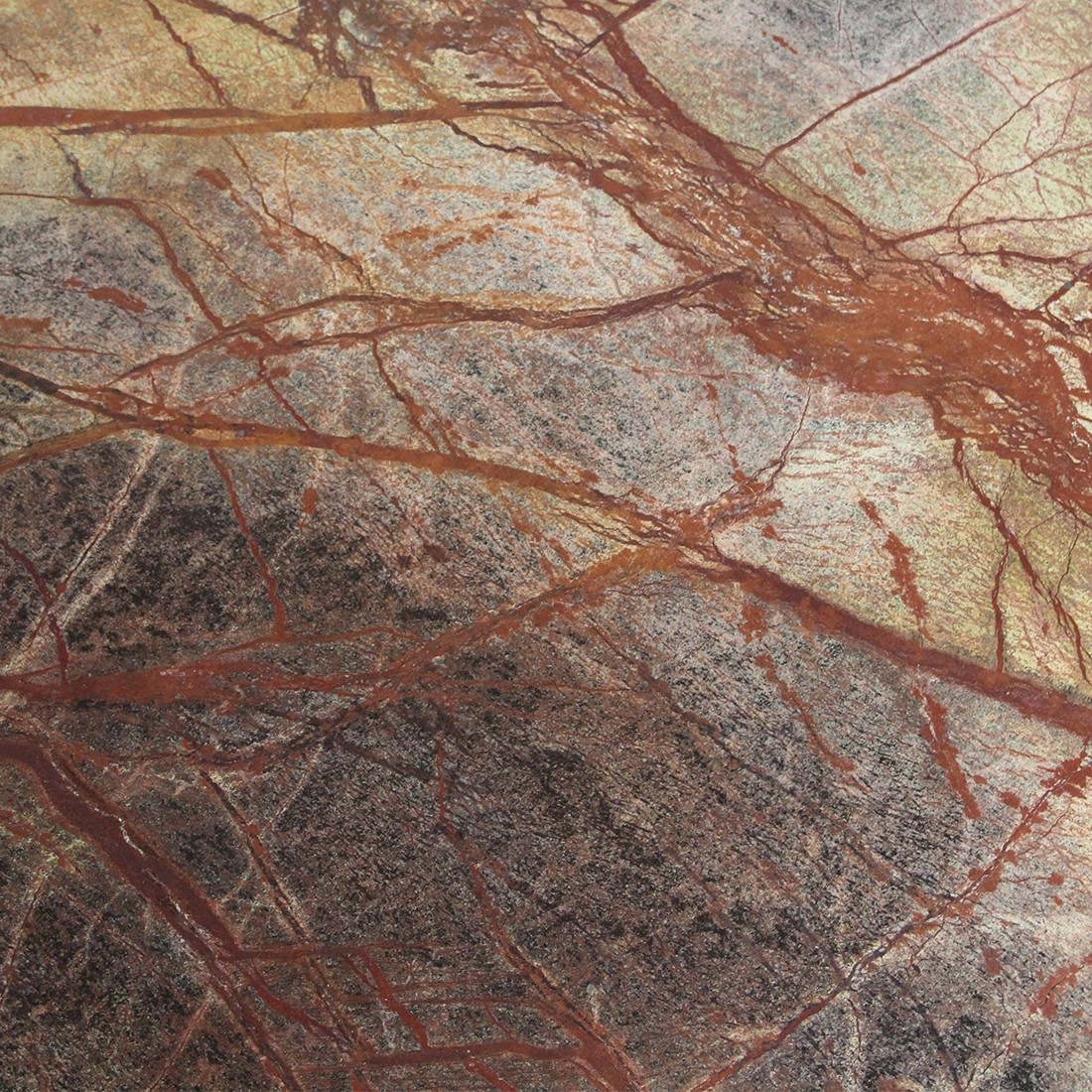 Raw Materials Ovaler Couchtisch aus Marmor Bizar