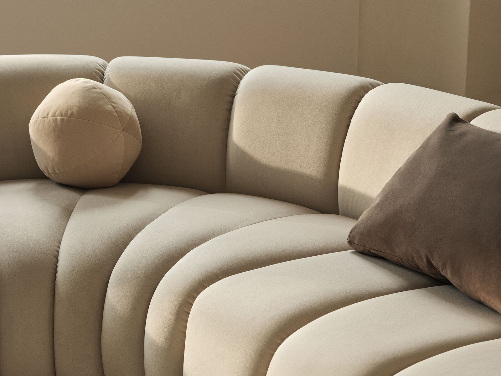 Micadoni Kissen Ball Samt Beige