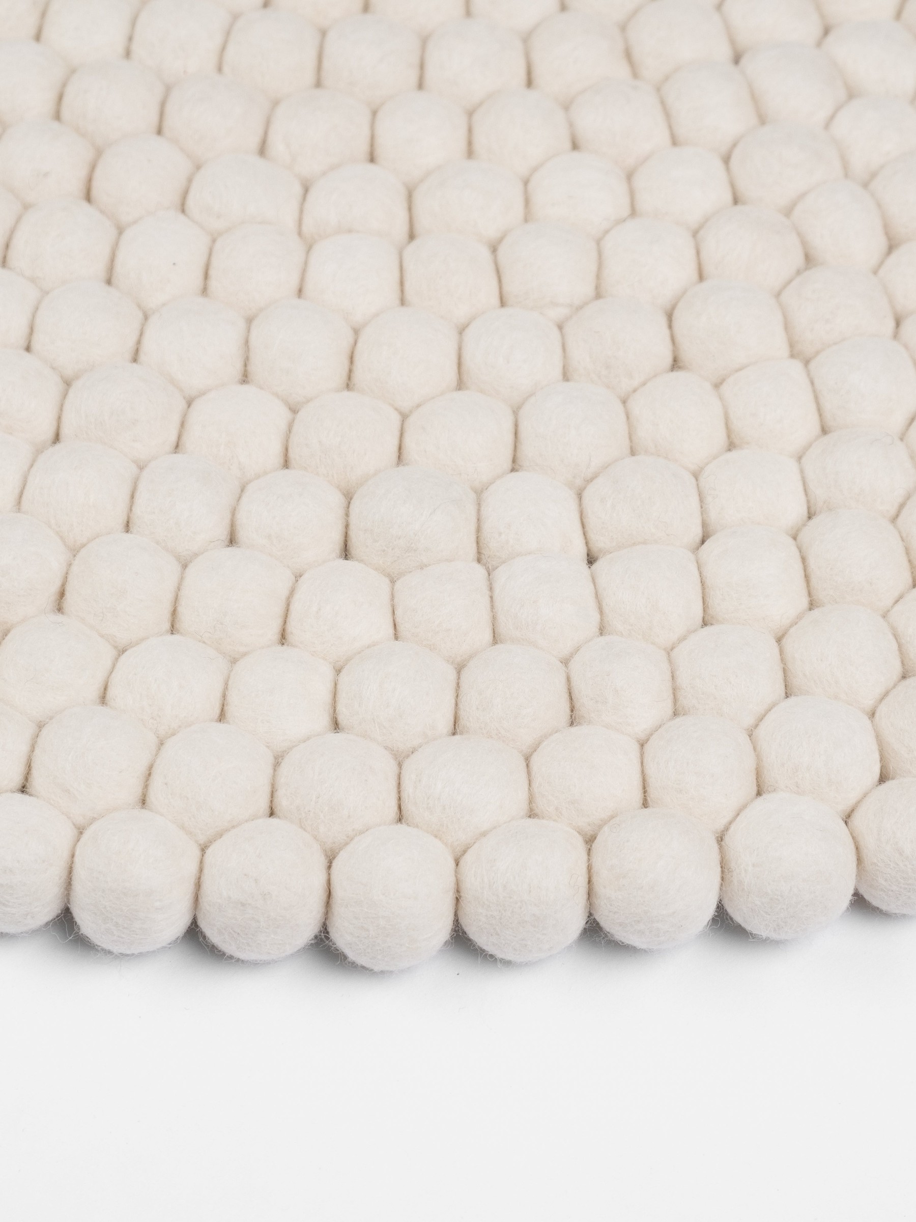 myfelt Linéa Filzkugelteppich Naturweiß rund Ø 90 cm