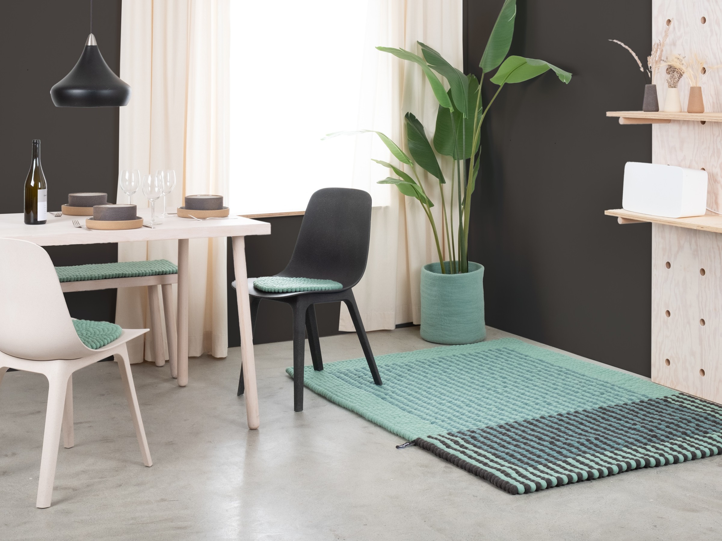 myfelt Yukon Filzkugelteppich Blau rechteckig 70 x 100 cm