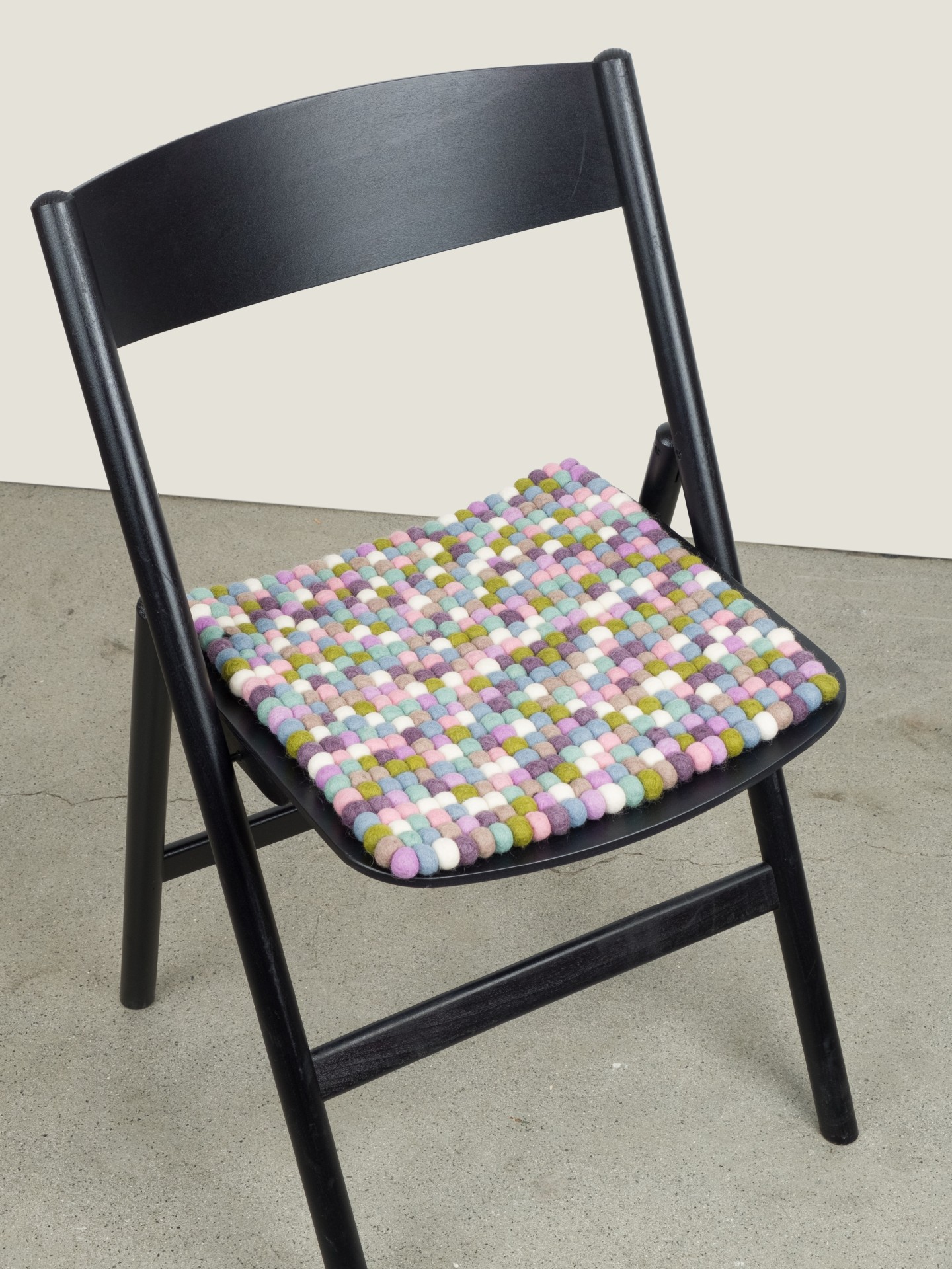 myfelt Greta - Filzkugel Sitzauflage quadratisch