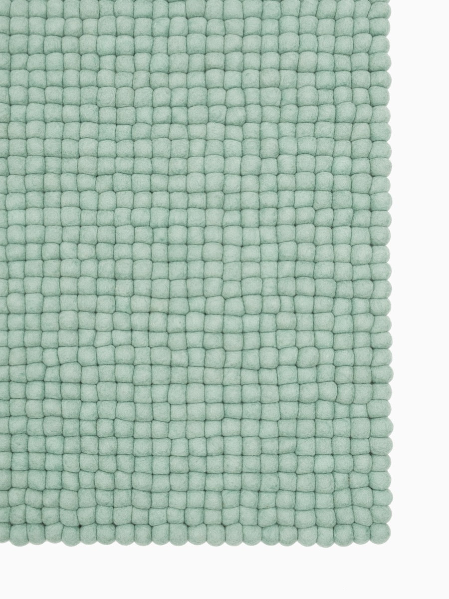 myfelt Fine Filzkugelteppich Türkis rechteckig 90 x 130 cm