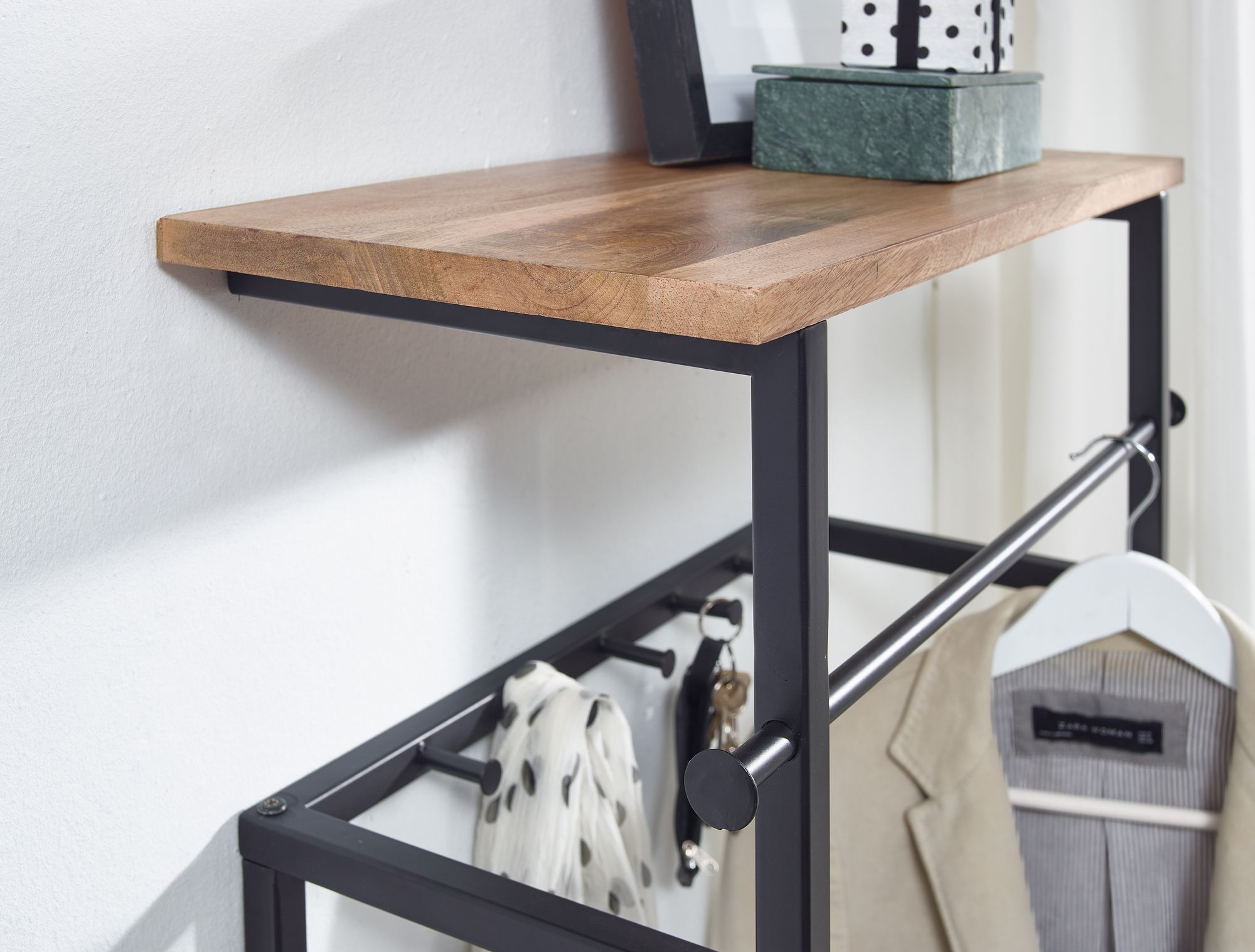 Wandgarderobe Tananger Massivholz Schwarz 60 × 26 × 76 cm