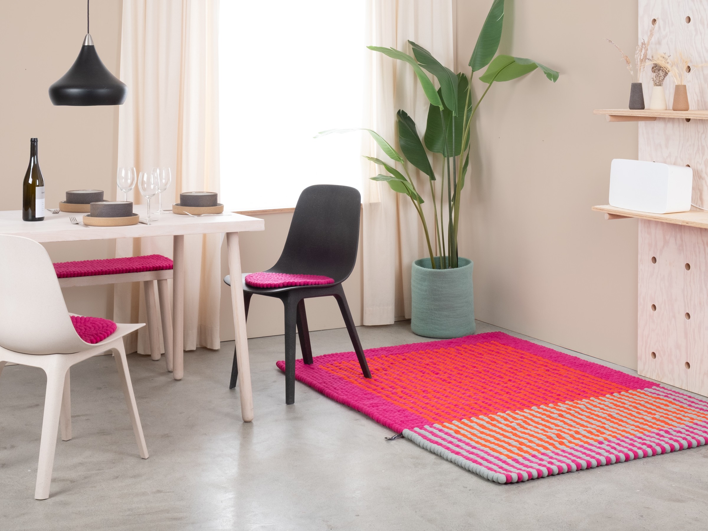 myfelt Tahiti Filzkugelteppich Koralle rechteckig 70 x 100 cm