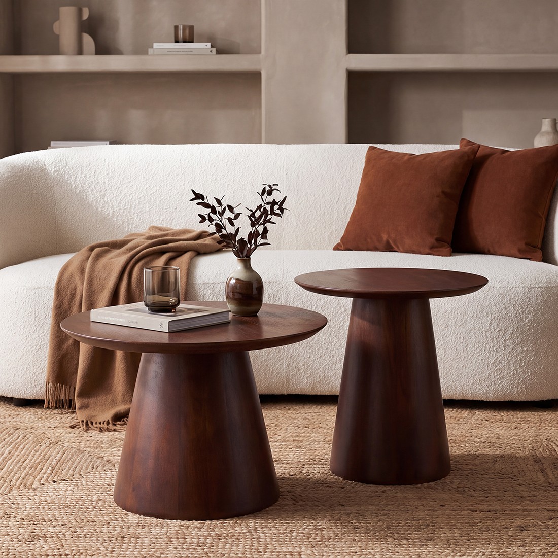Raw Materials Bullnose Beistelltisch aus Mangoholz Cone Ø 55cm