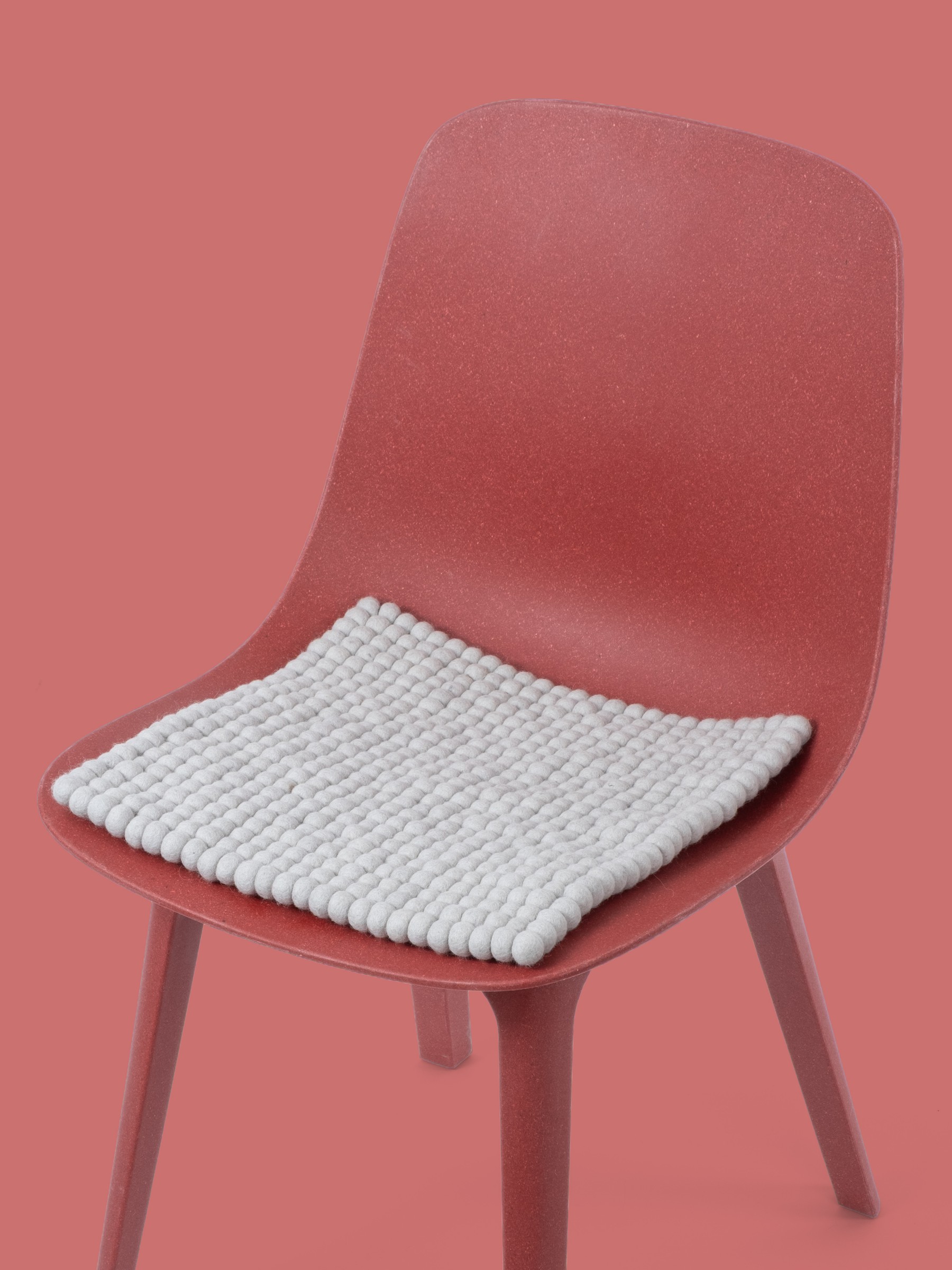 myfelt Aven Filzkugel-Sitzauflage Hellgrau 36 x 36 cm