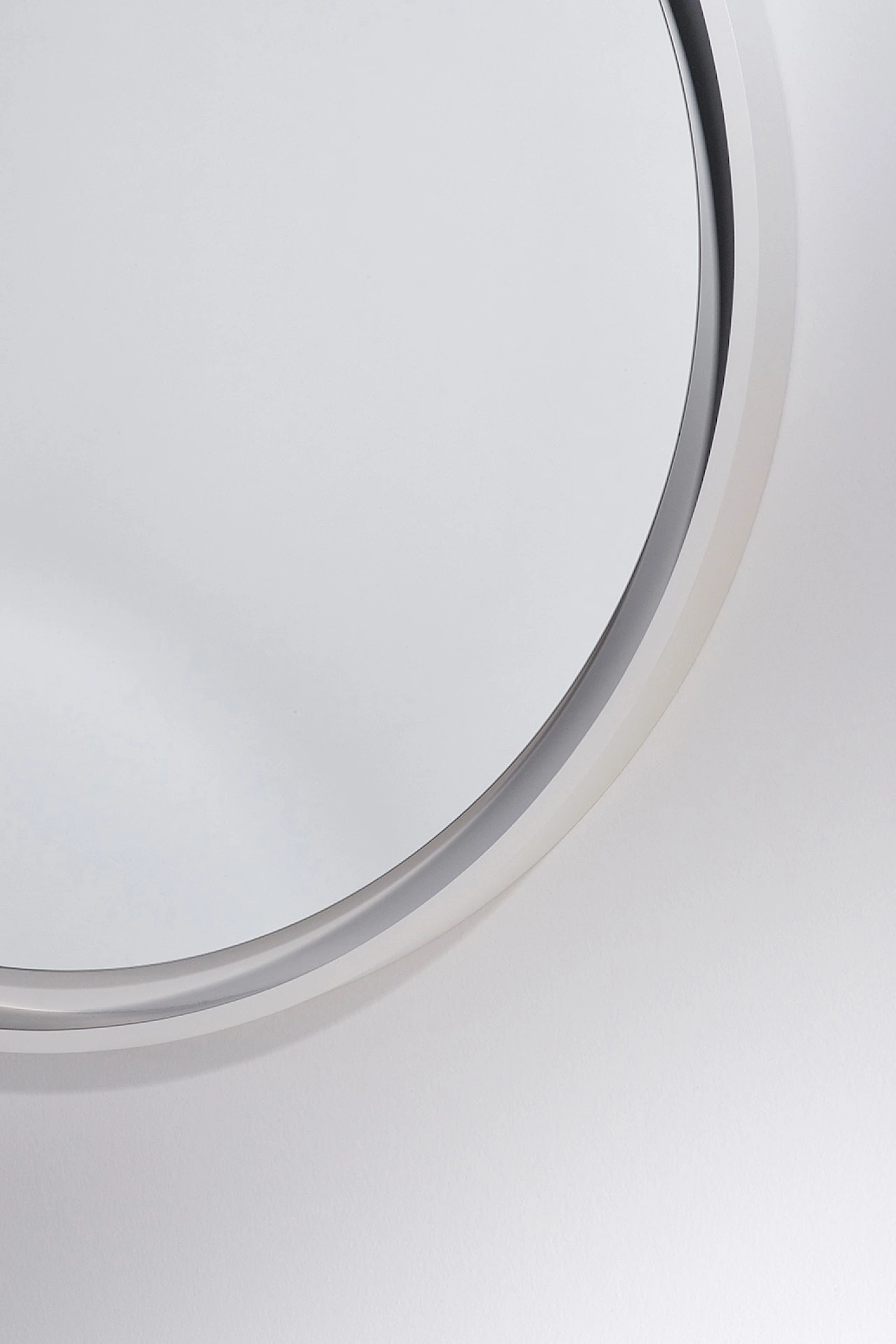 Radius L White