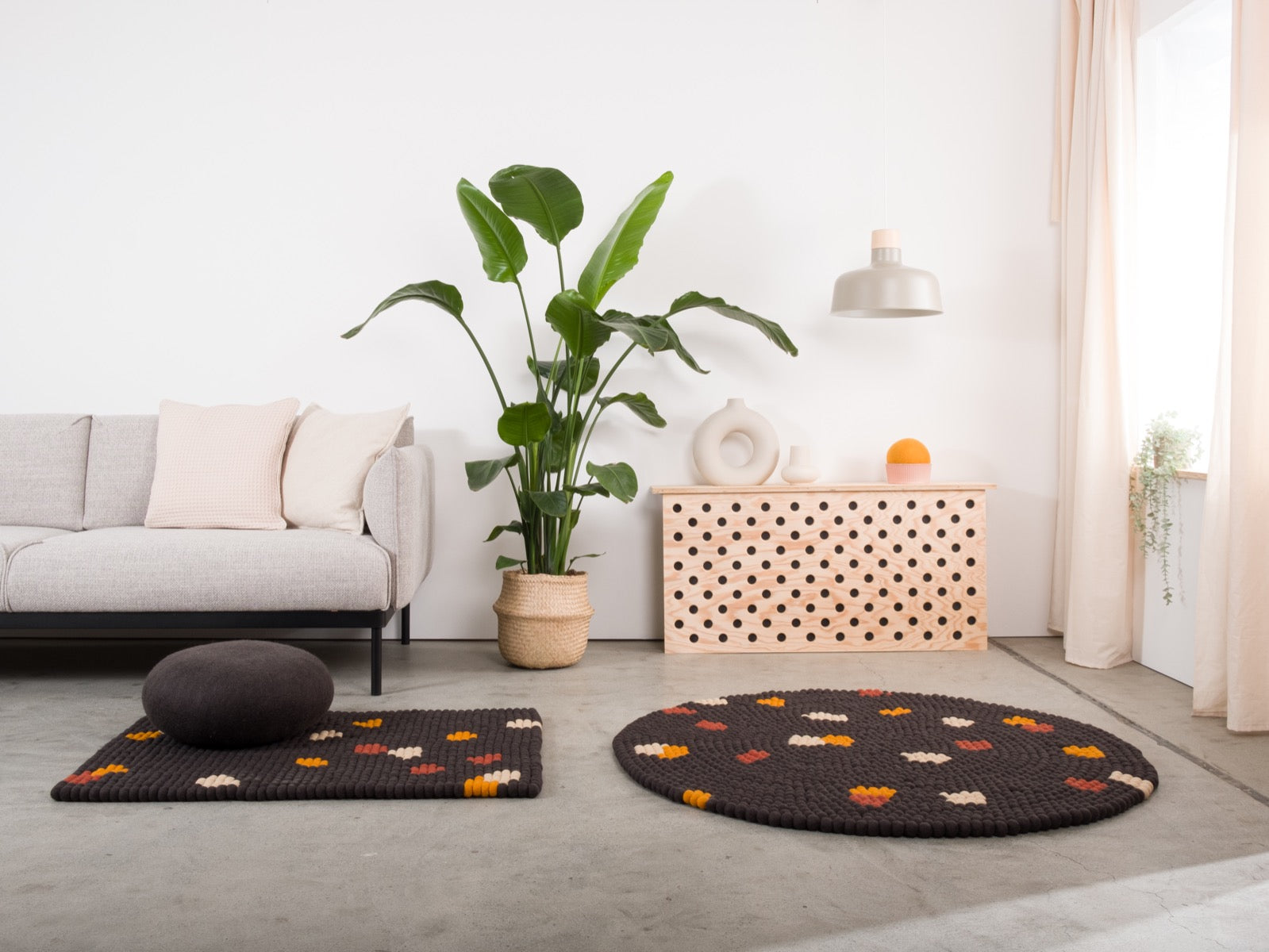 myfelt Terra Coal Filzkugelteppich Anthrazit rund Ø 50 cm