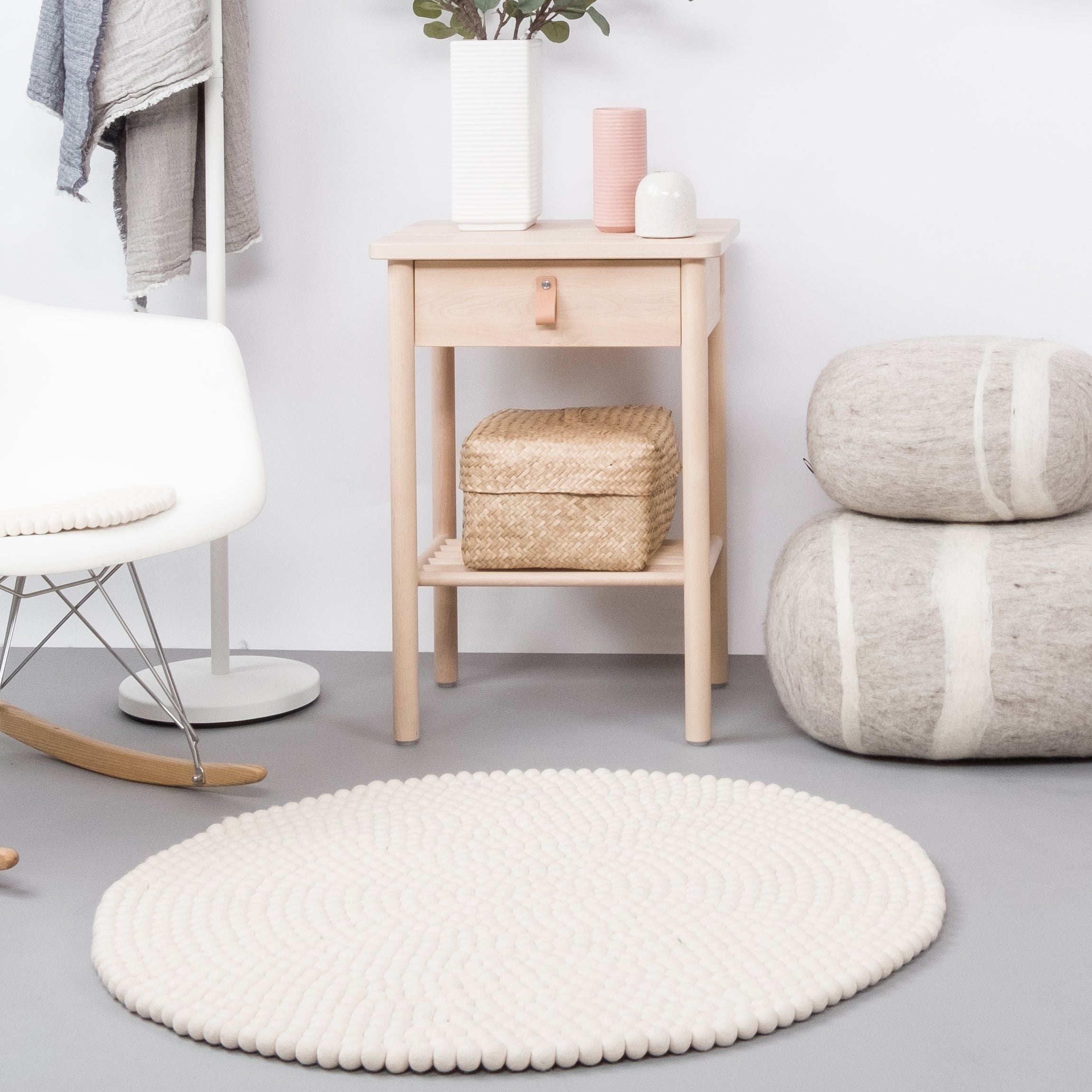 myfelt Linéa Filzkugelteppich Naturweiß rund Ø 90 cm