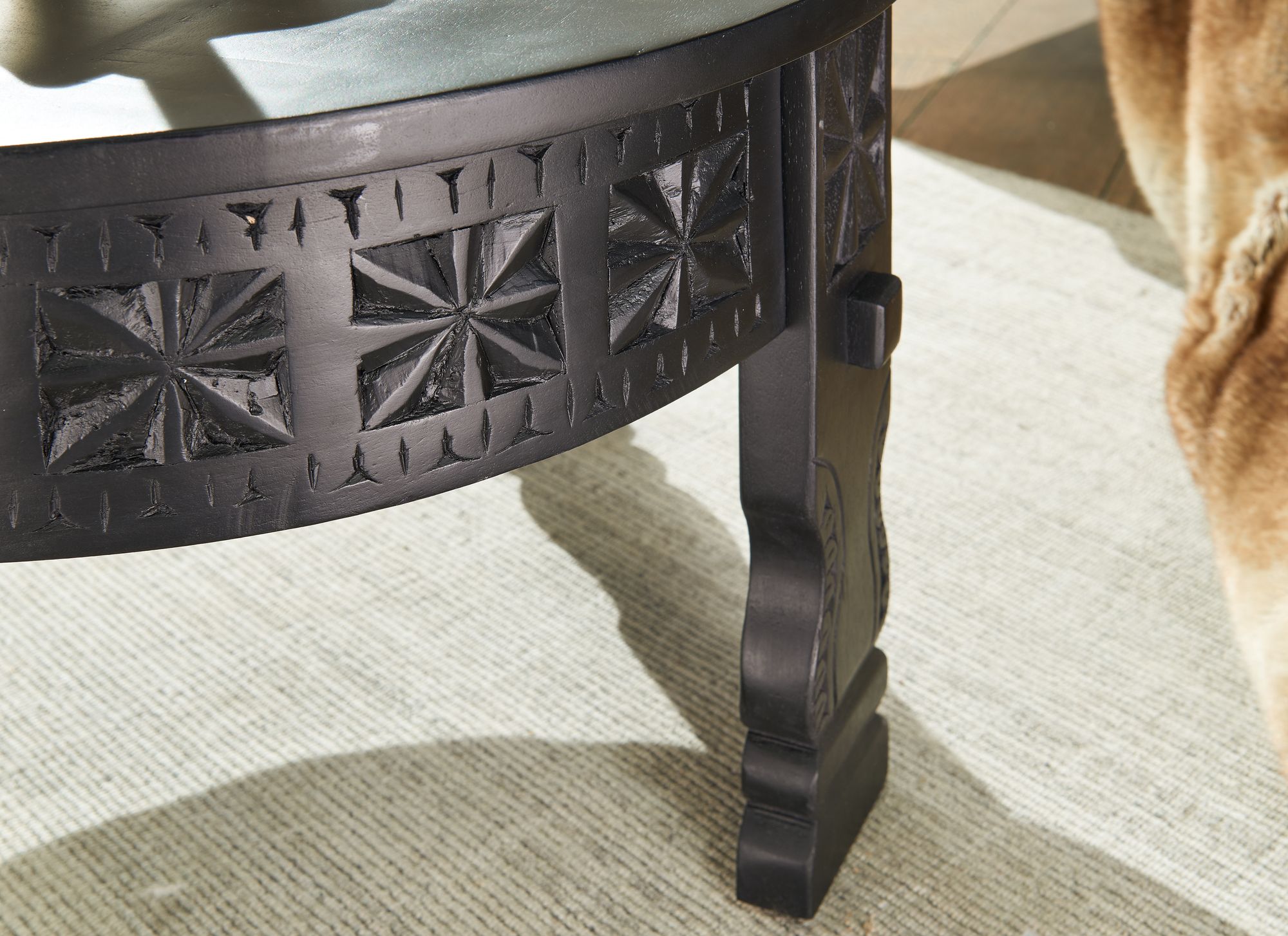 Couchtisch Adaldalur Mango Massivholz Schwarz Ø 60 cm