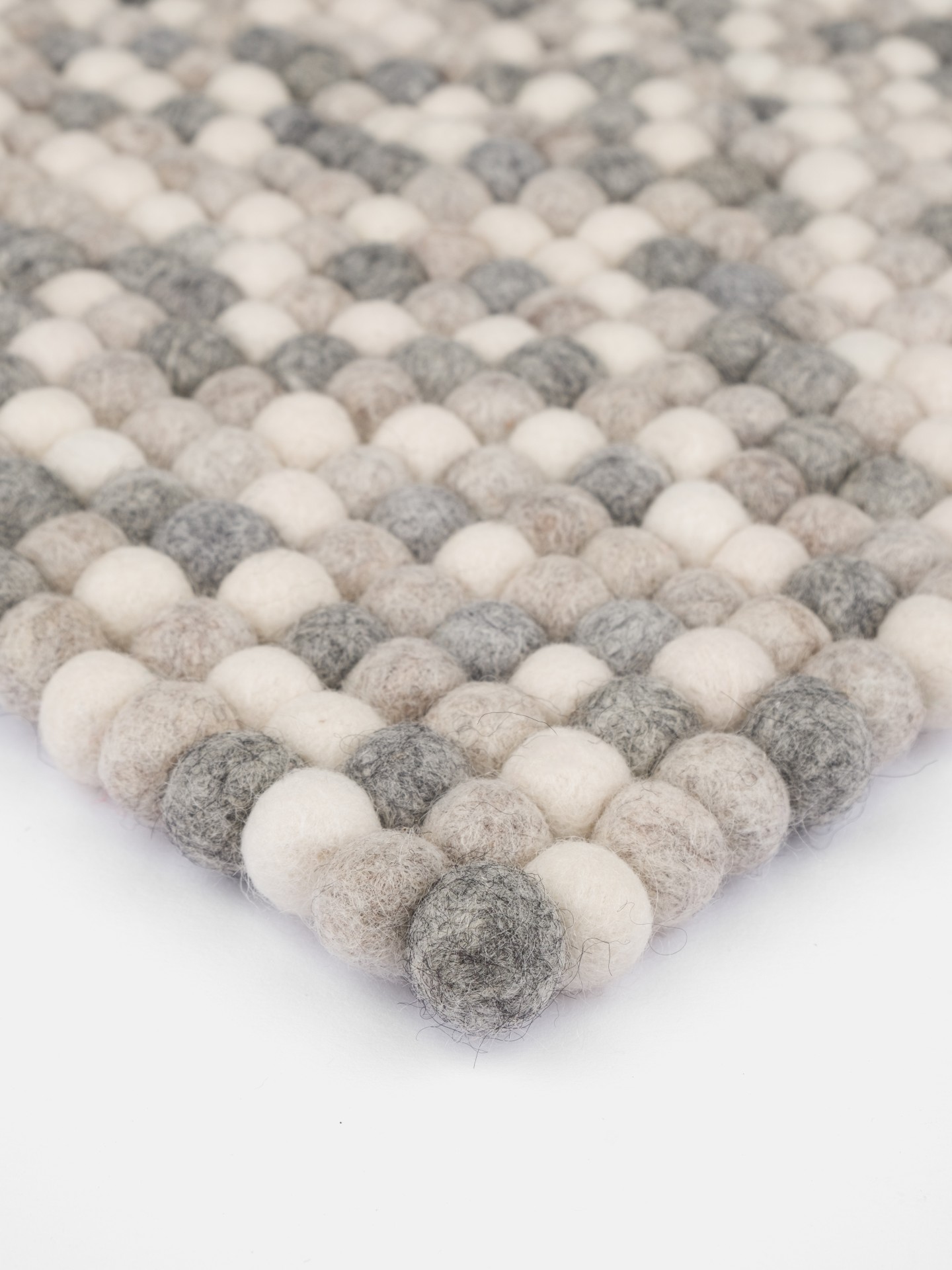 myfelt Hella - Filzkugel Sitzauflage quadratisch