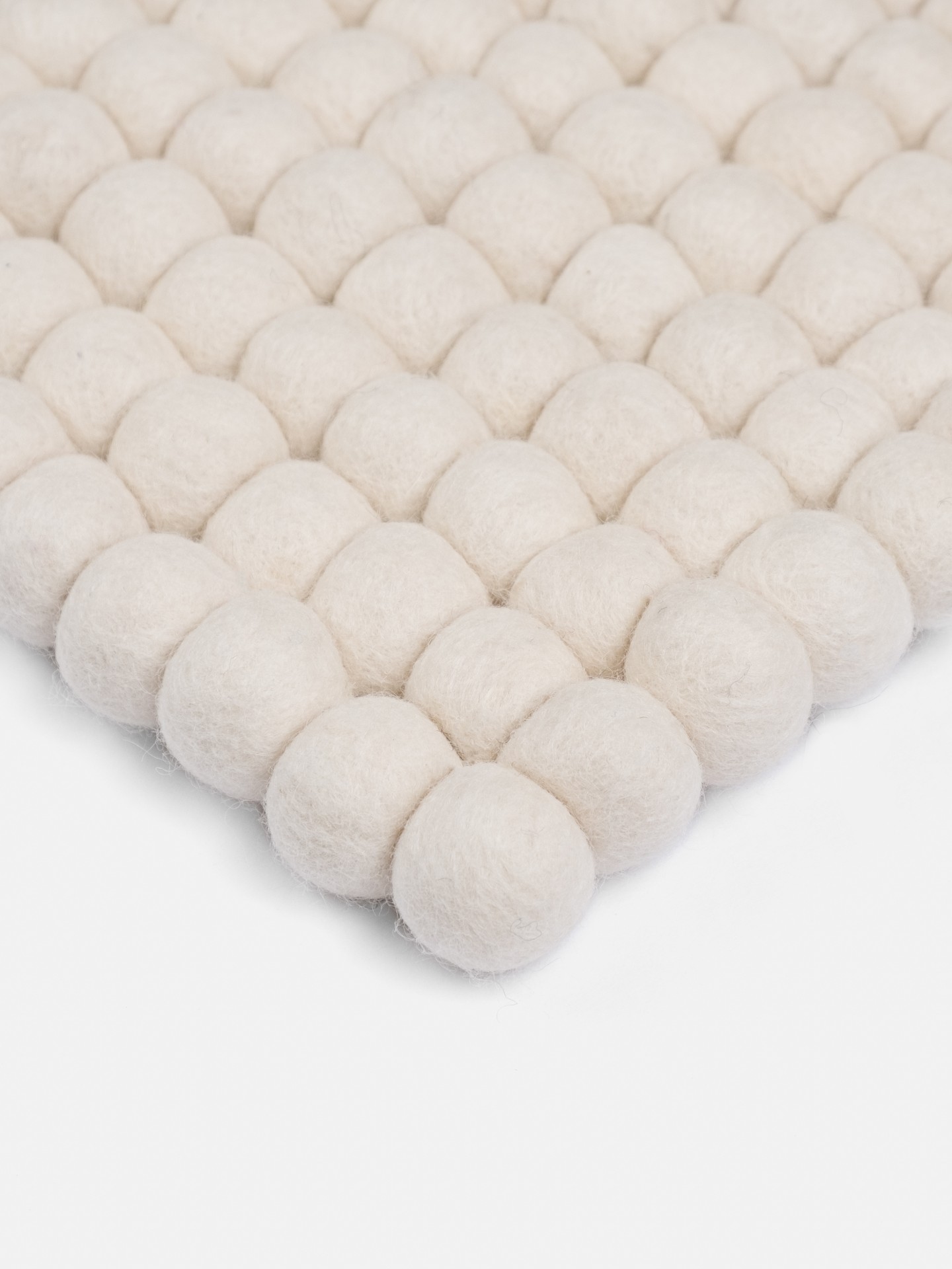 myfelt Linea Filzkugelteppich - 50x70 cm