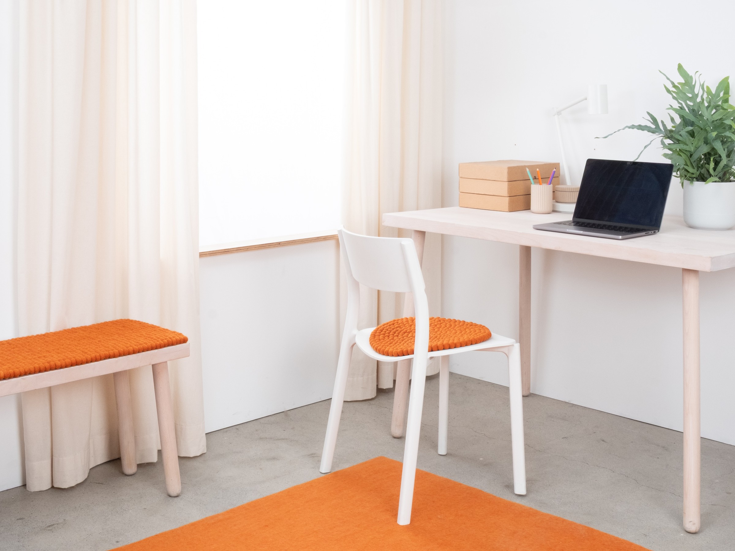 myfelt Afra Filzkugel-Sitzauflage Orange Ø 36 cm