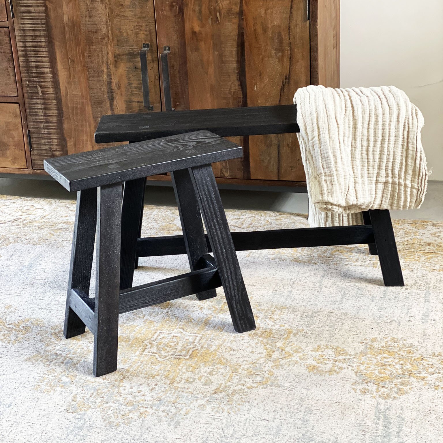 Raw Materials Schwarze Bushaltestellenbank mittel 45x20x50cm