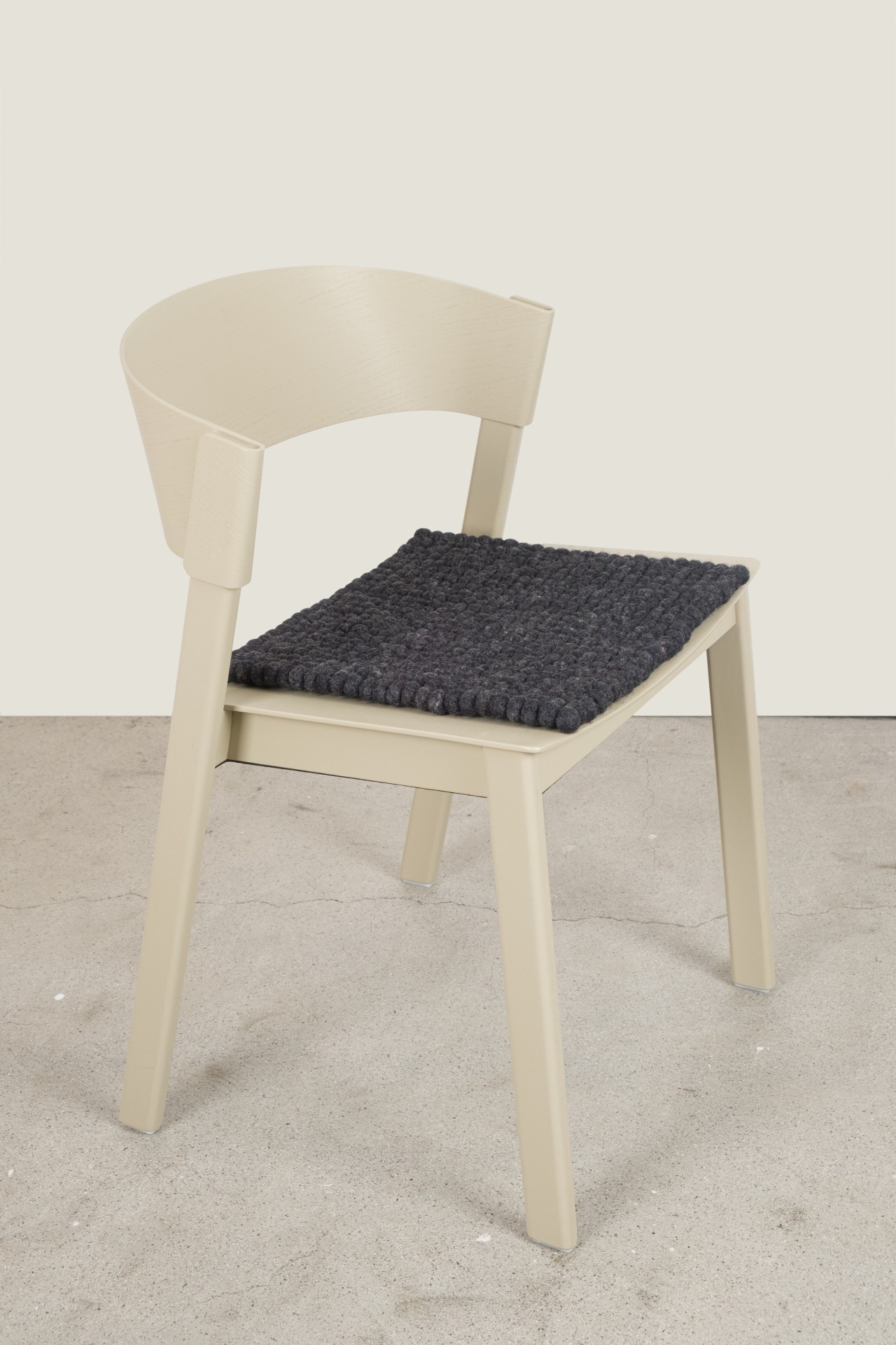 myfelt Hugo - Filzkugel Sitzauflage quadratisch