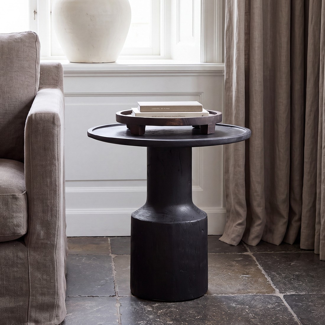 Raw Materials Nero Beistelltisch aus Teakholz Midnight schwarz