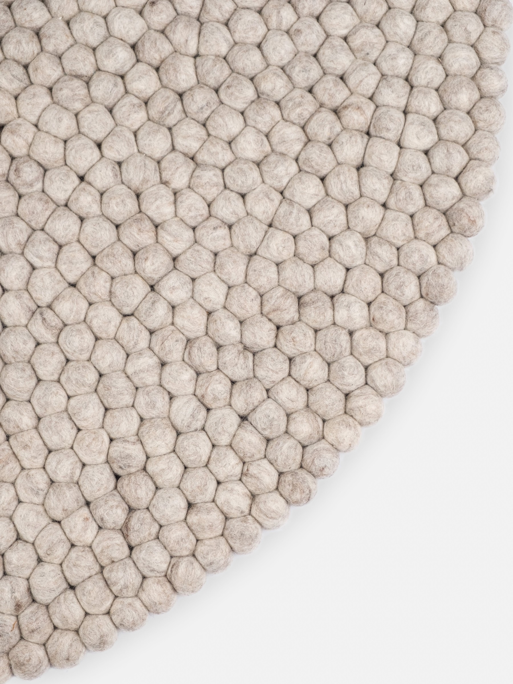 myfelt Béla Filzkugelteppich Beige meliert rund Ø 180 cm