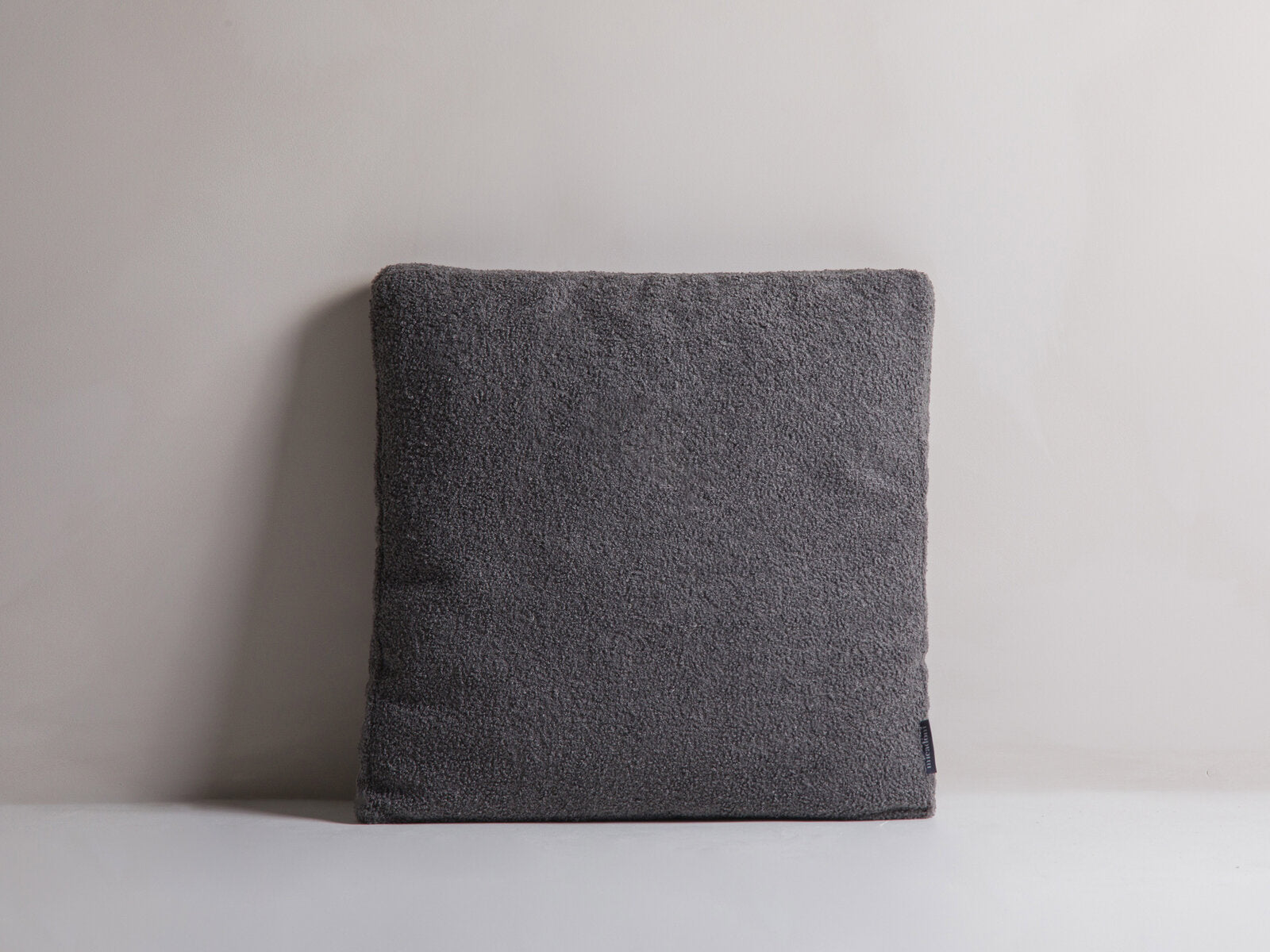 Micadoni Kissen Mono Boucle Grau