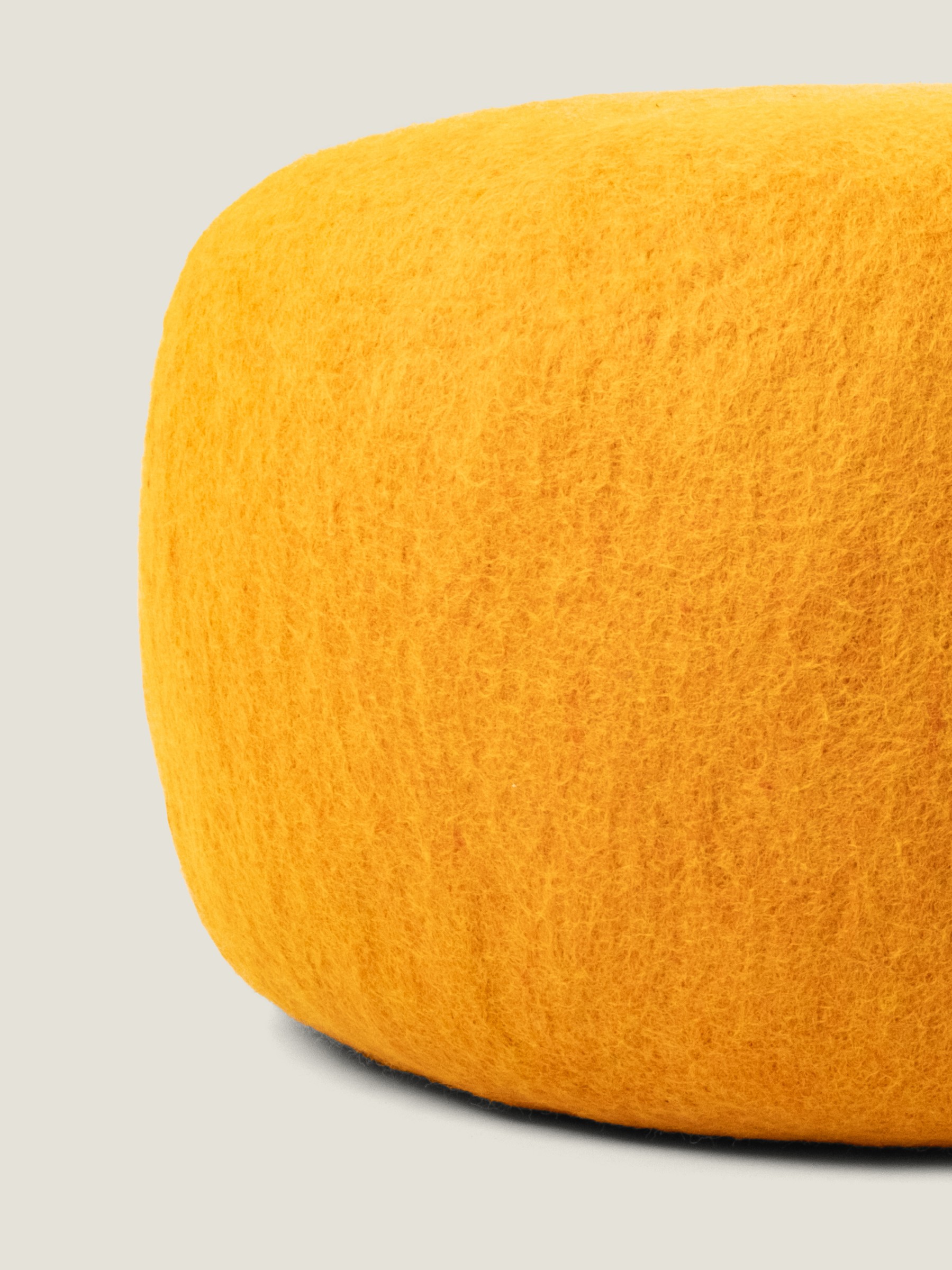 myfelt Risa Colour Pouf Ockergelb Ø 38 x 14 cm