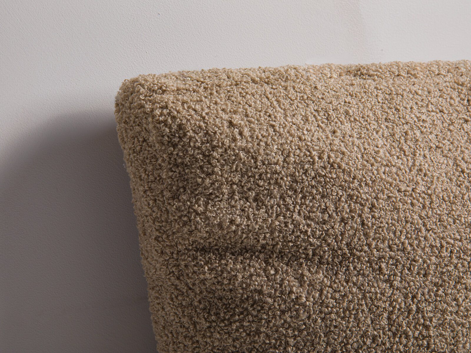 Micadoni Kissen Mono Boucle Stroh