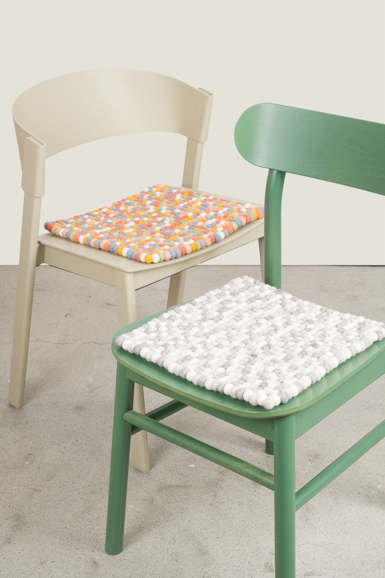 myfelt Hella - Filzkugel Sitzauflage quadratisch