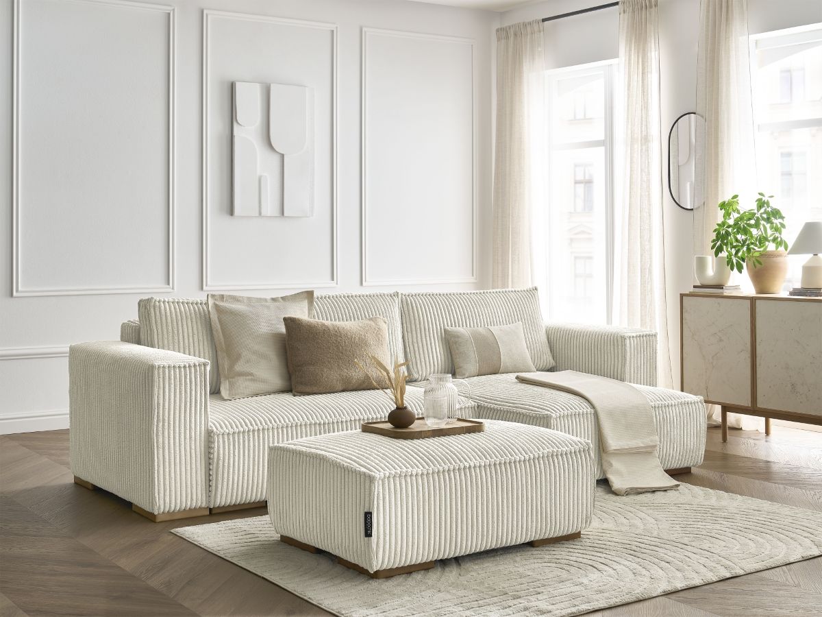 Bobochic Chelsea Ecksofa mit Schlaffunktion und Bettkasten und Pouf Breitcord weich Beige