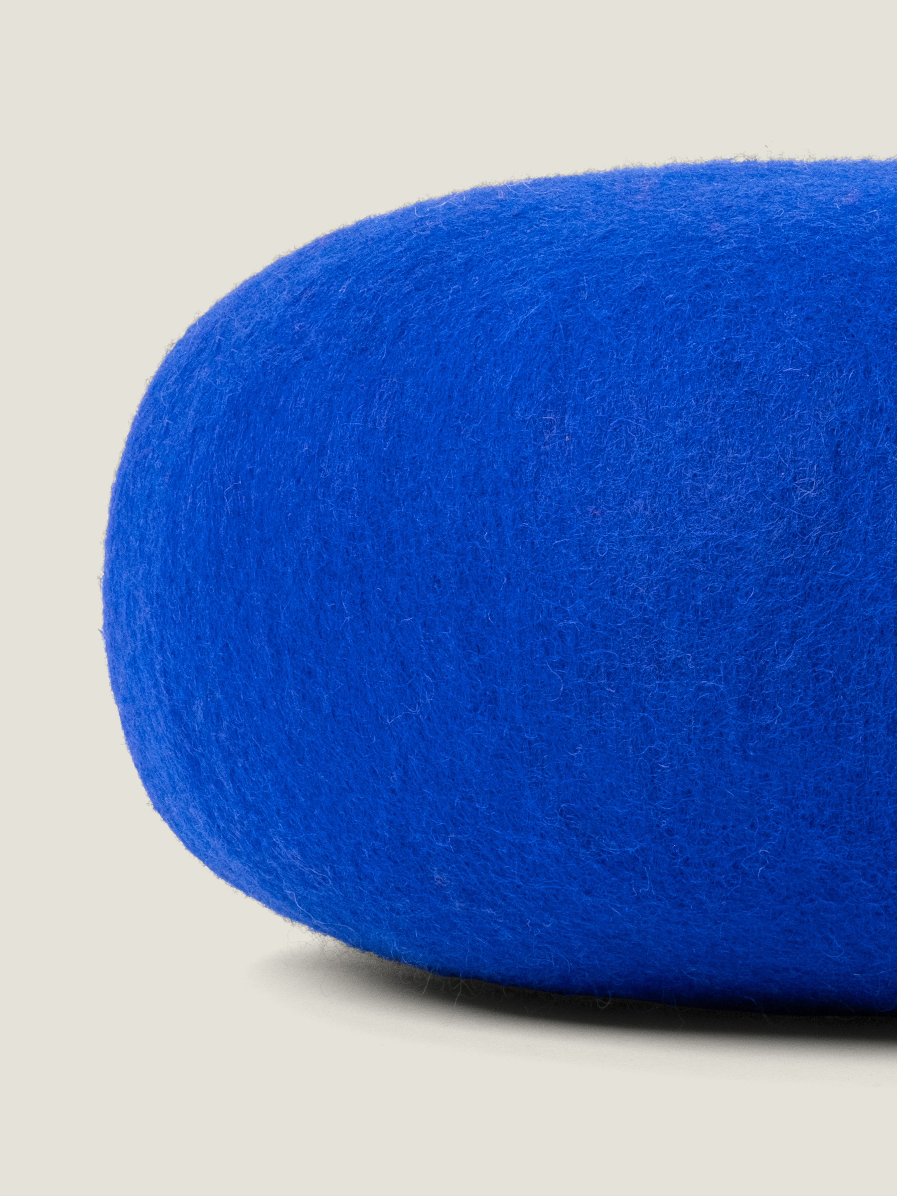myfelt Isa Colour Pouf Royalblau Ø 48 x 18 cm