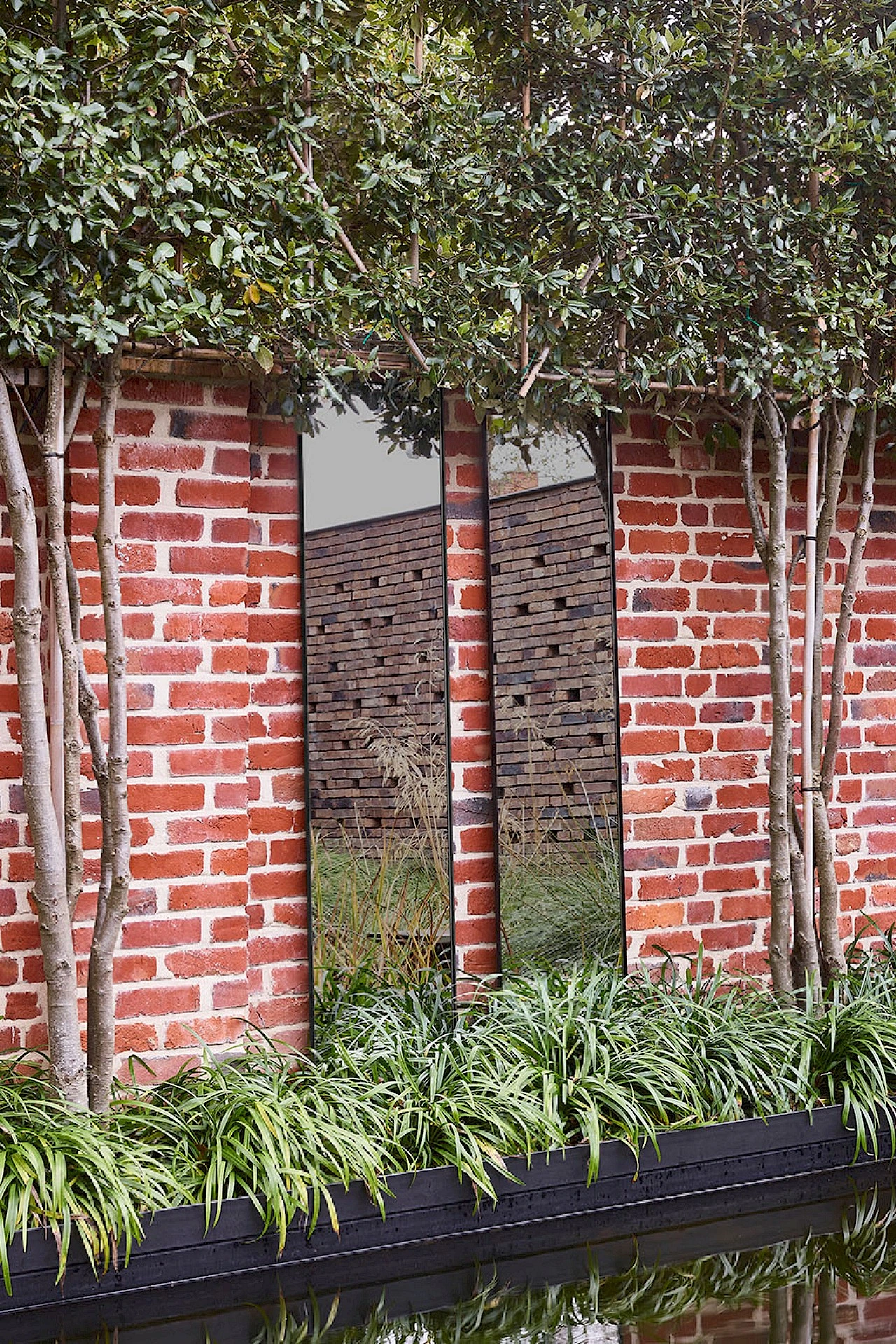 deKnudt Lucka Outdoor Black Hall – Raumansicht 7