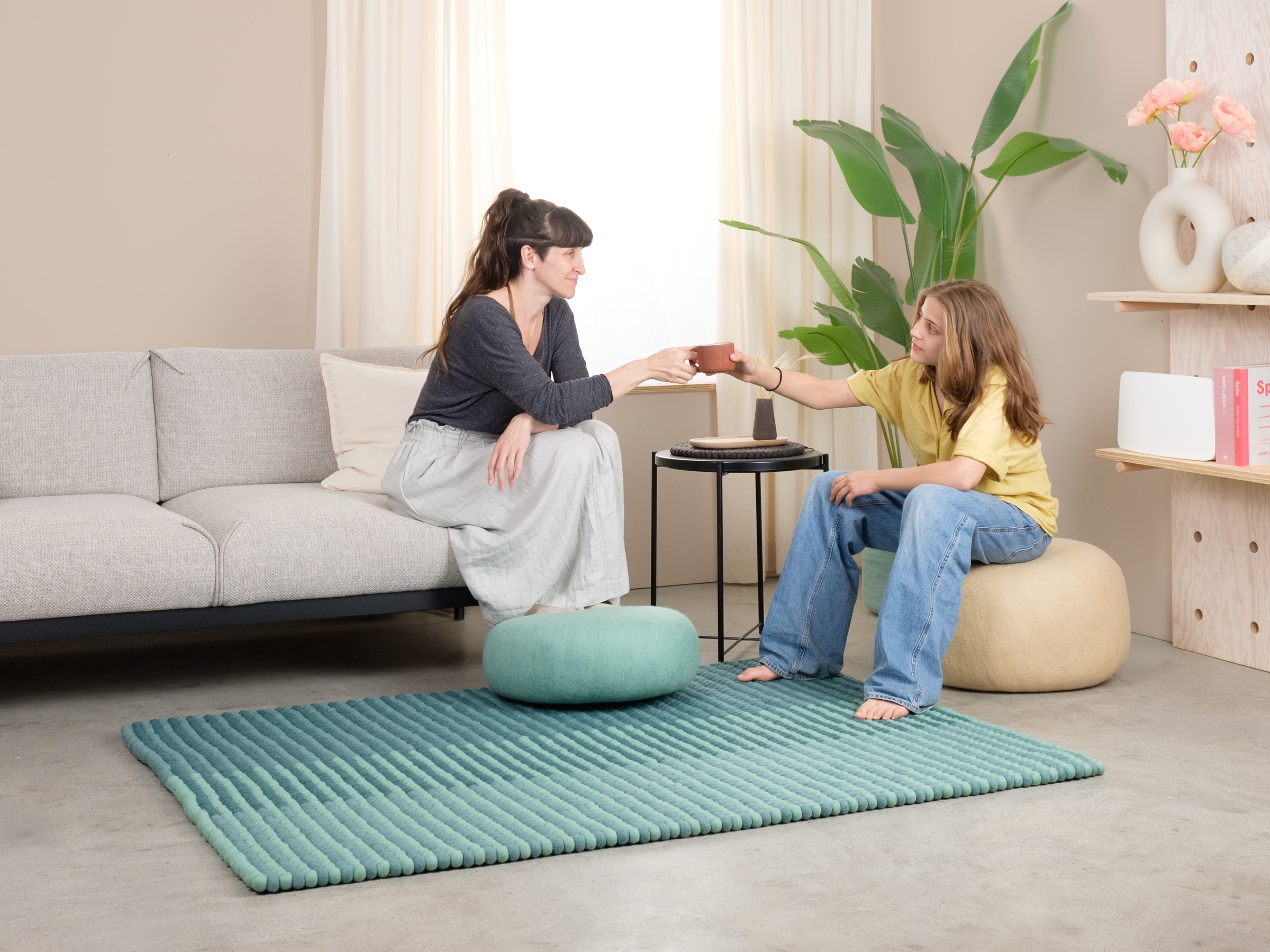 myfelt Sage Filzkugelteppich Grün rechteckig 70 x 100 cm