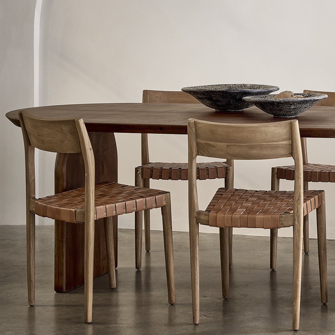 Raw Materials Freya Esszimmerstuhl aus Teakholz Leder Natur