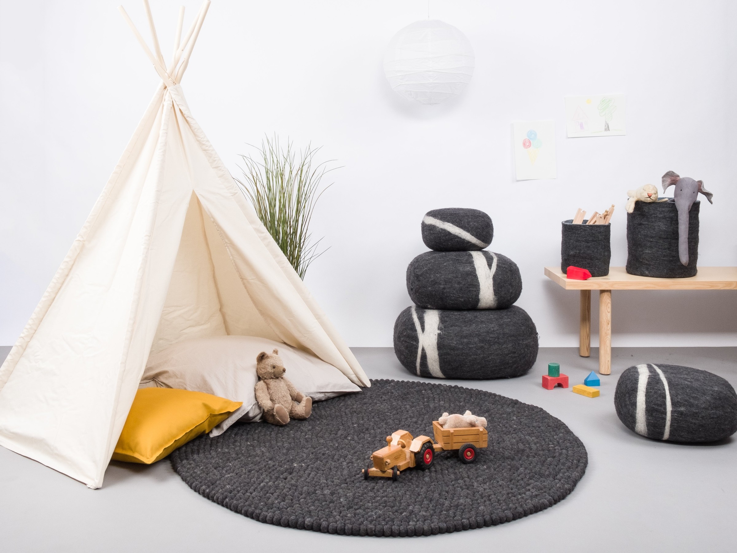 myfelt Hugo Filzkugelteppich Anthrazit meliert rund Ø 50 cm