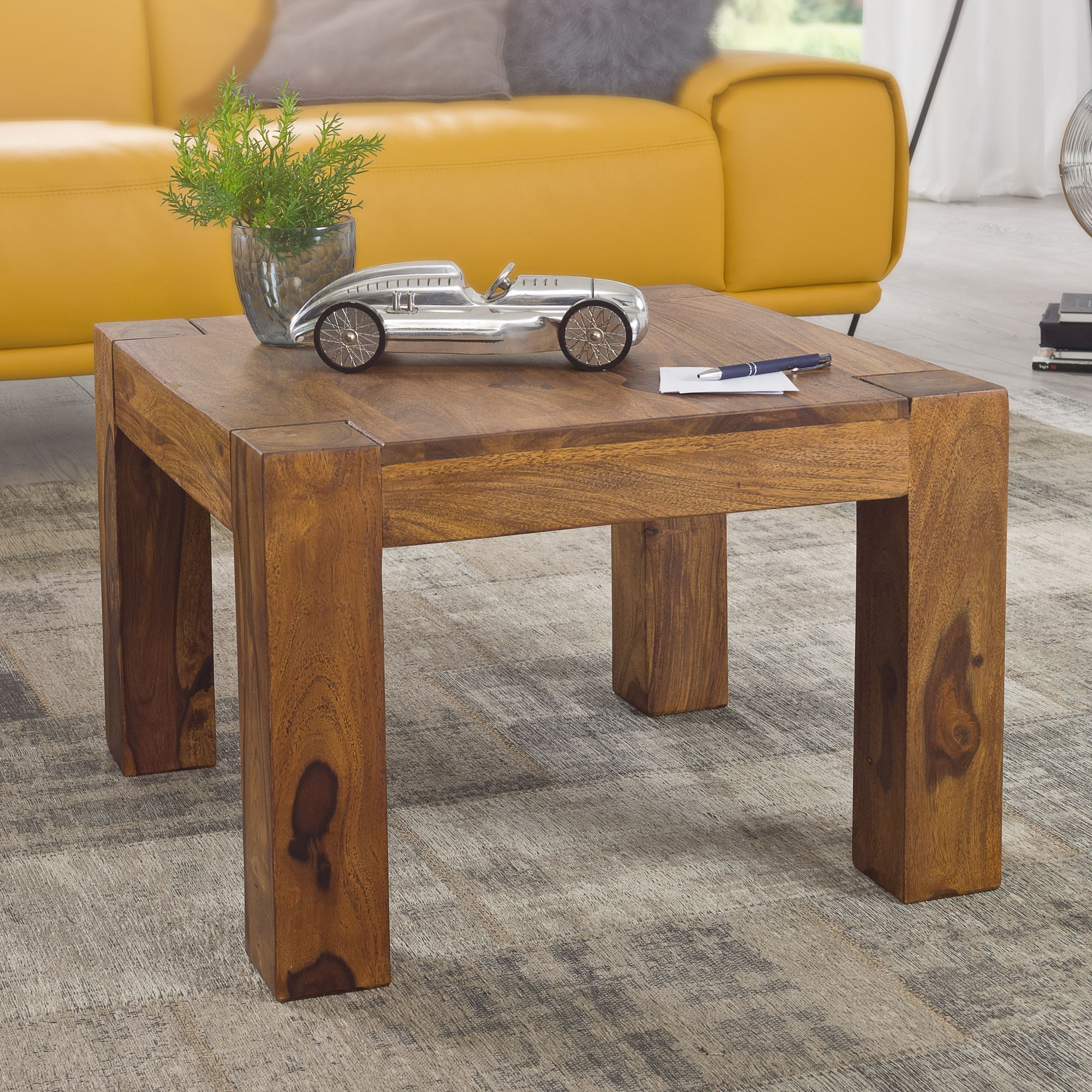 Couchtisch Aukra Massivholz Dunkelbraun 60 × 60 cm