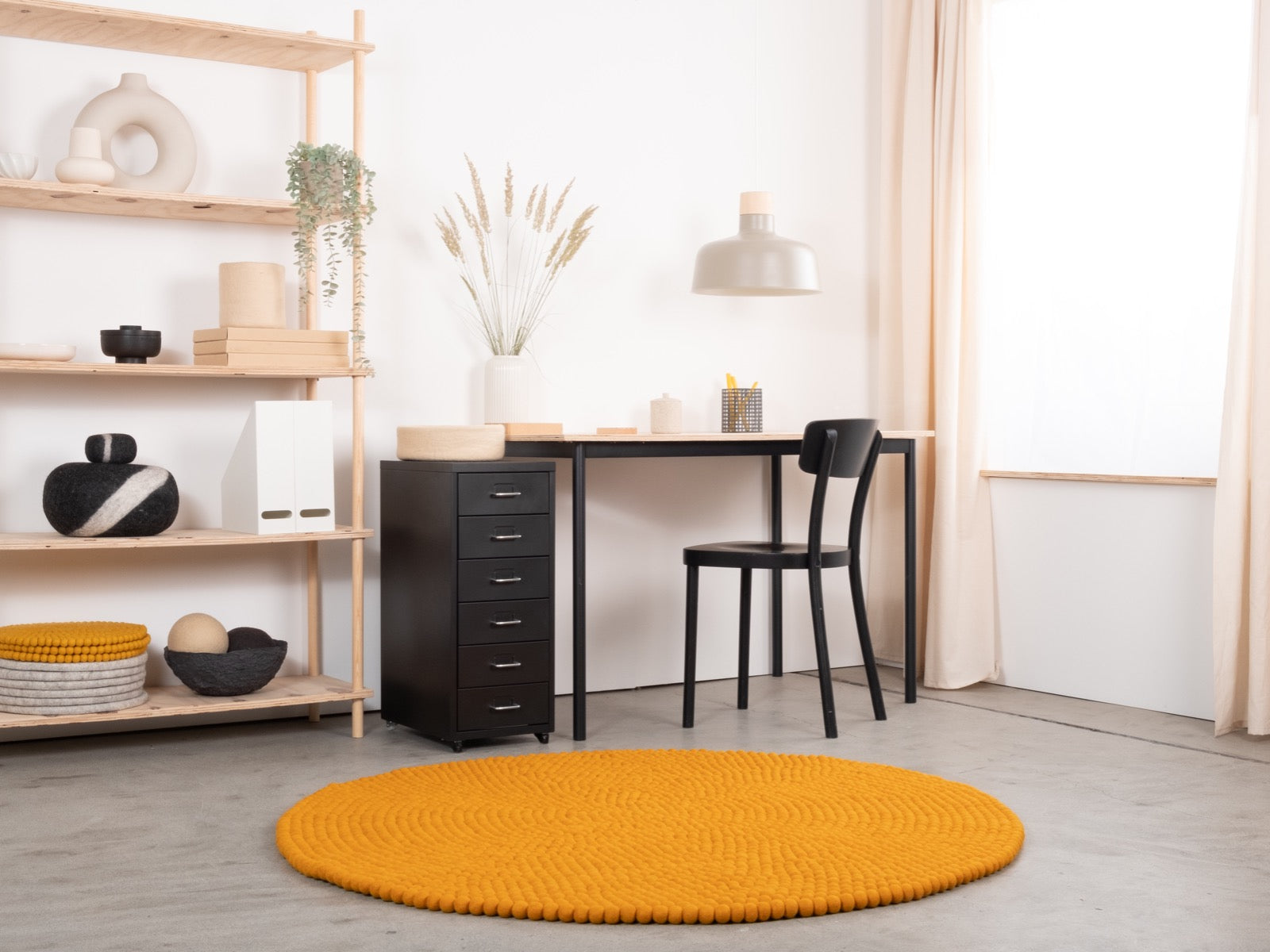 myfelt Risa Filzkugelteppich Ockergelb rund Ø 50 cm