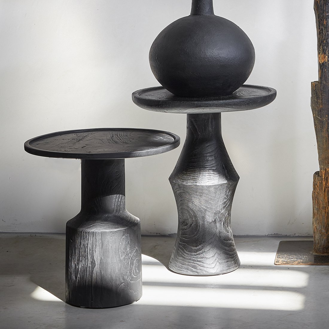 Raw Materials Nero Beistelltisch aus Teakholz Midnight schwarz
