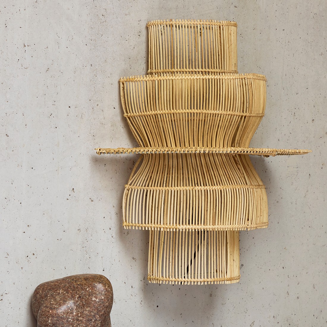 Raw Materials Wandleuchte Rattan asymmetrisch