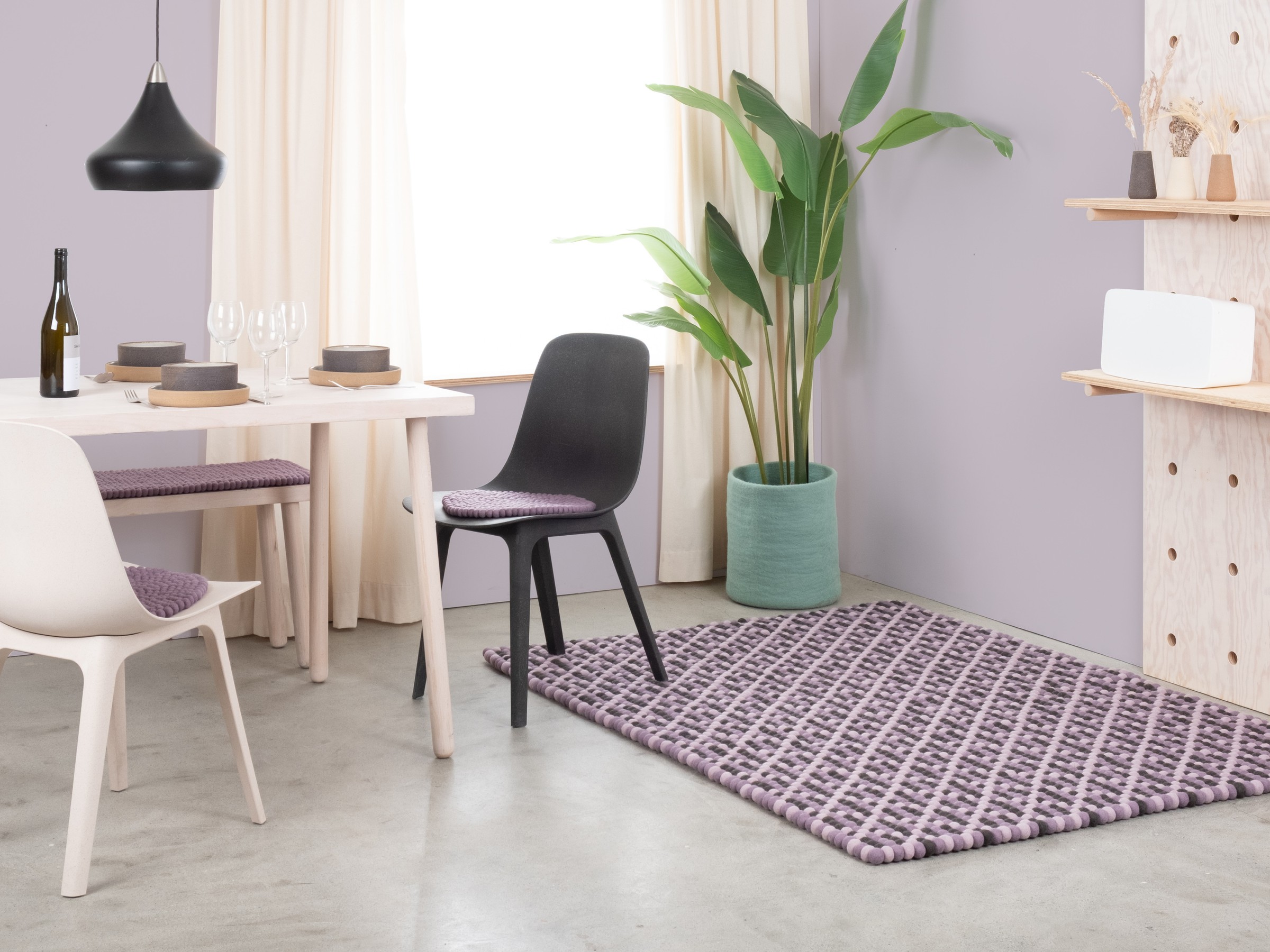 myfelt Maria Filzkugelteppich Flieder rechteckig 70 x 100 cm