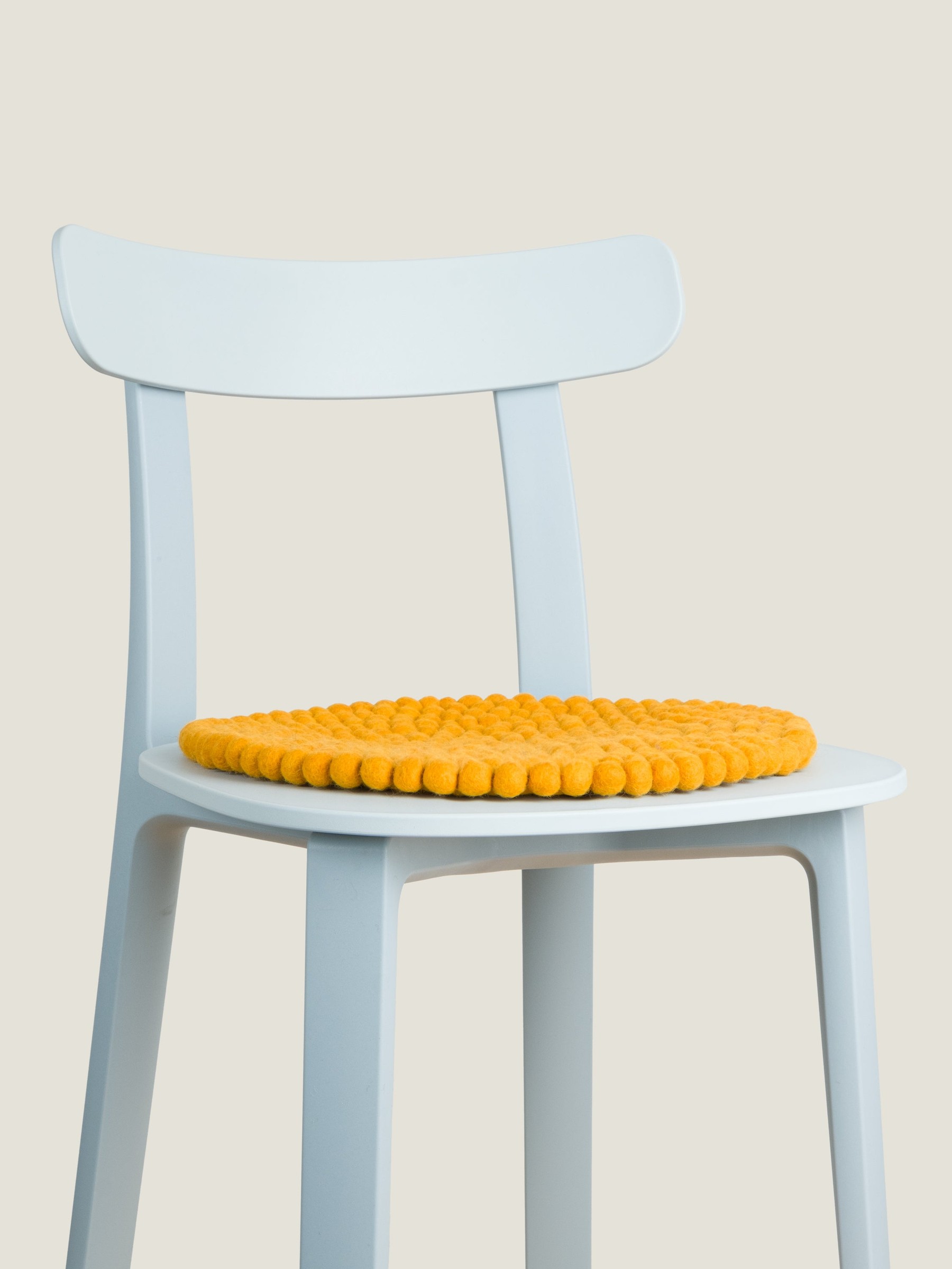 myfelt Risa Filzkugel-Sitzauflage Ockergelb Ø 36 cm