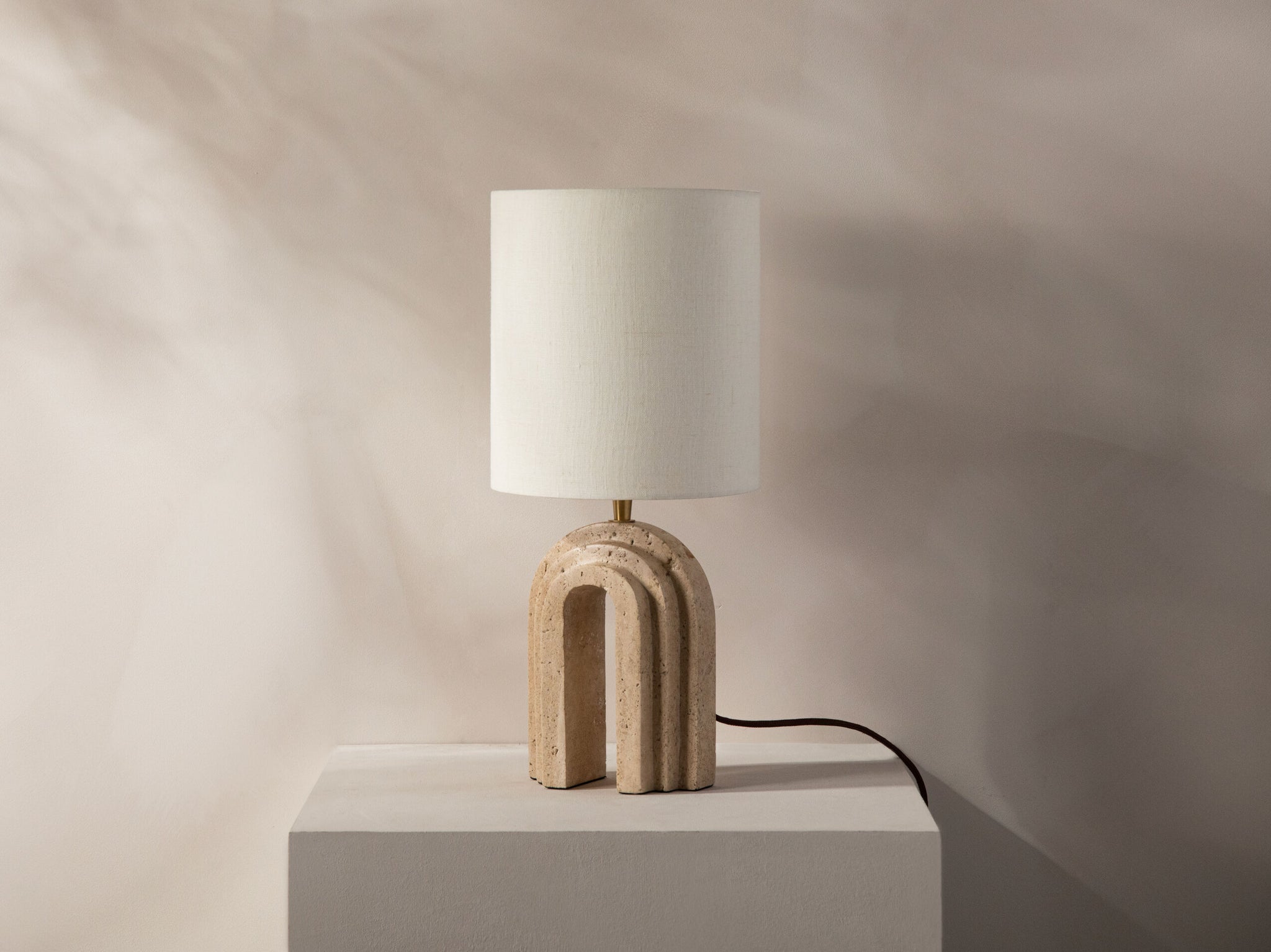 Micadoni Doris Tischleuchte Marmor Beige