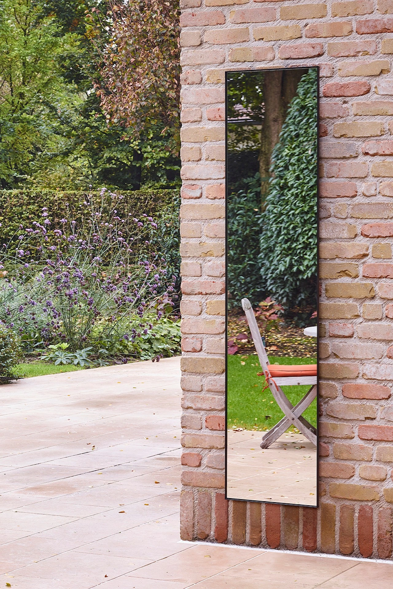deKnudt Lucka Outdoor Black Nach Mass – Raumansicht 3