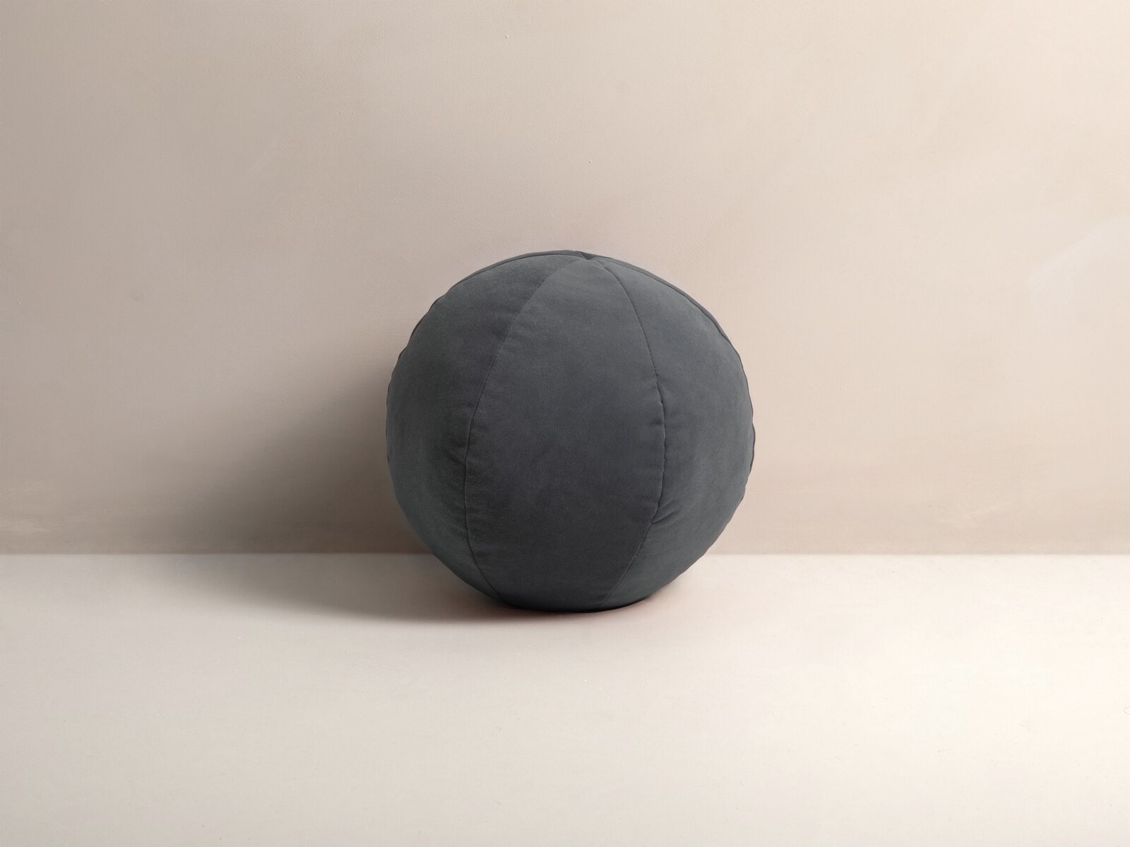 Micadoni Kissen Ball Samt Grau