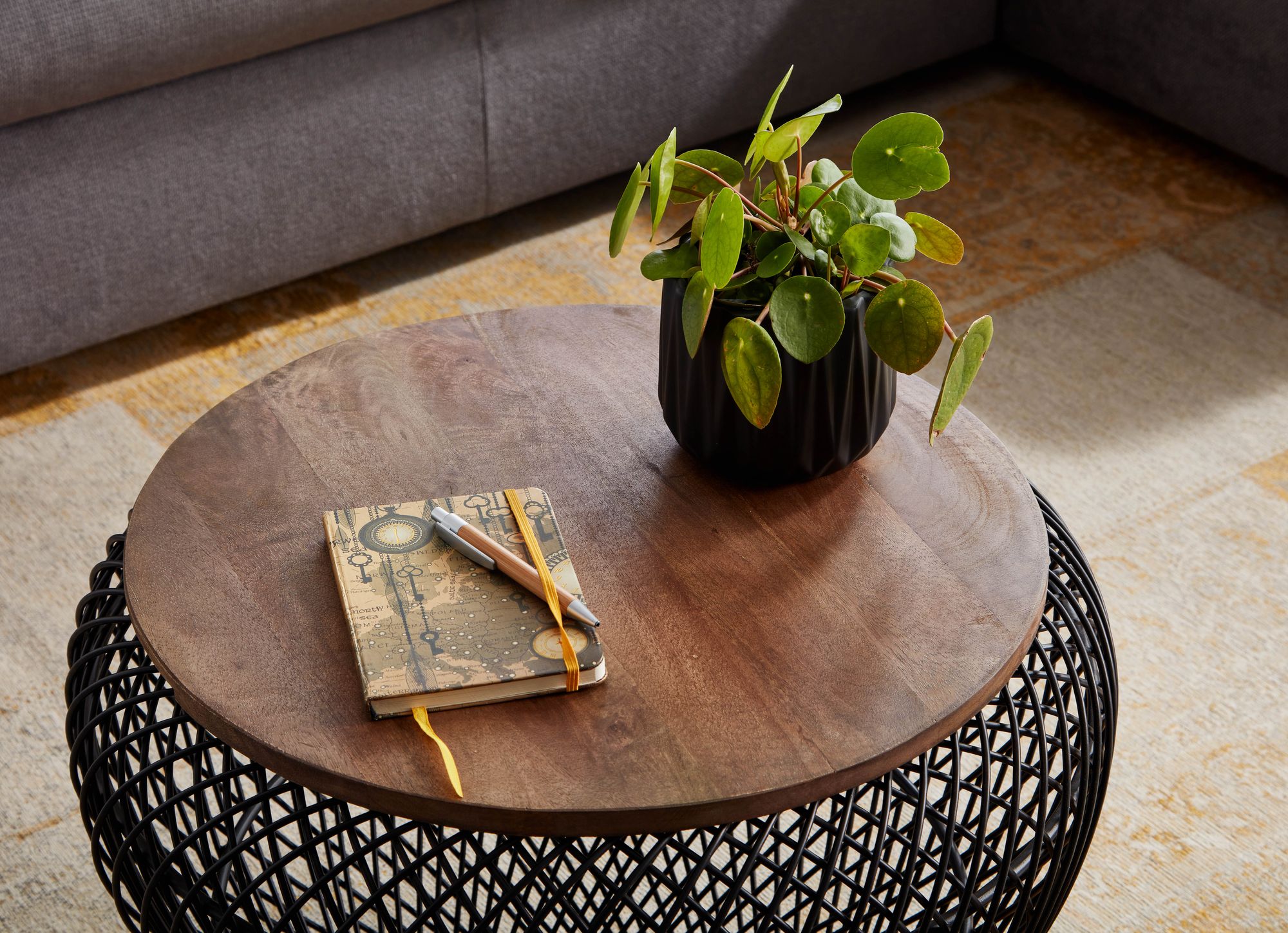 Couchtisch Aremark Mango Massivholz Schwarz Ø 60 cm