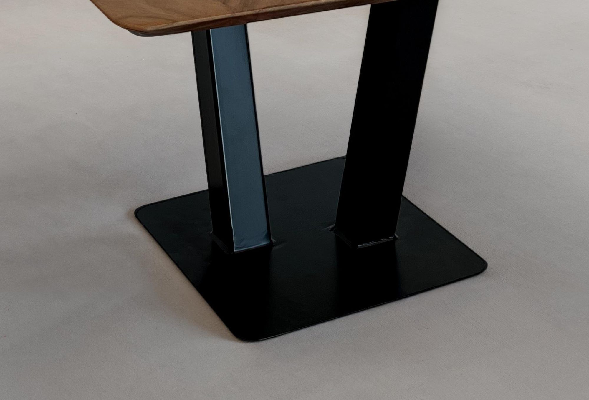 Couchtisch Hjelme Massivholz Akazie 60 × 60 × 40 cm