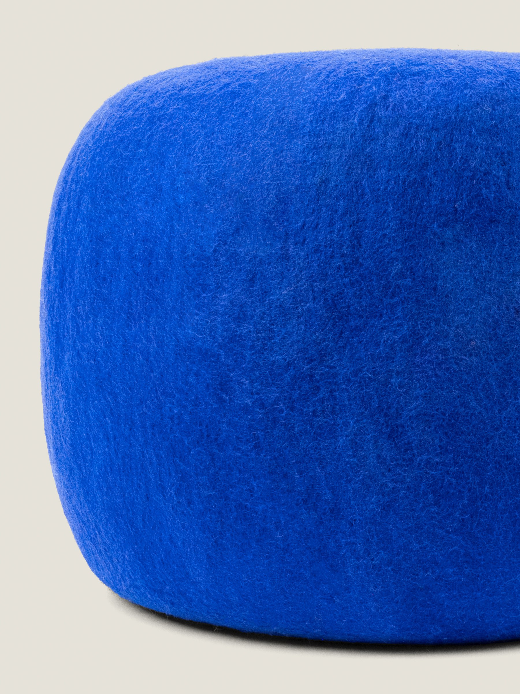 myfelt Isa Colour Pouf Royalblau Ø 48 x 18 cm